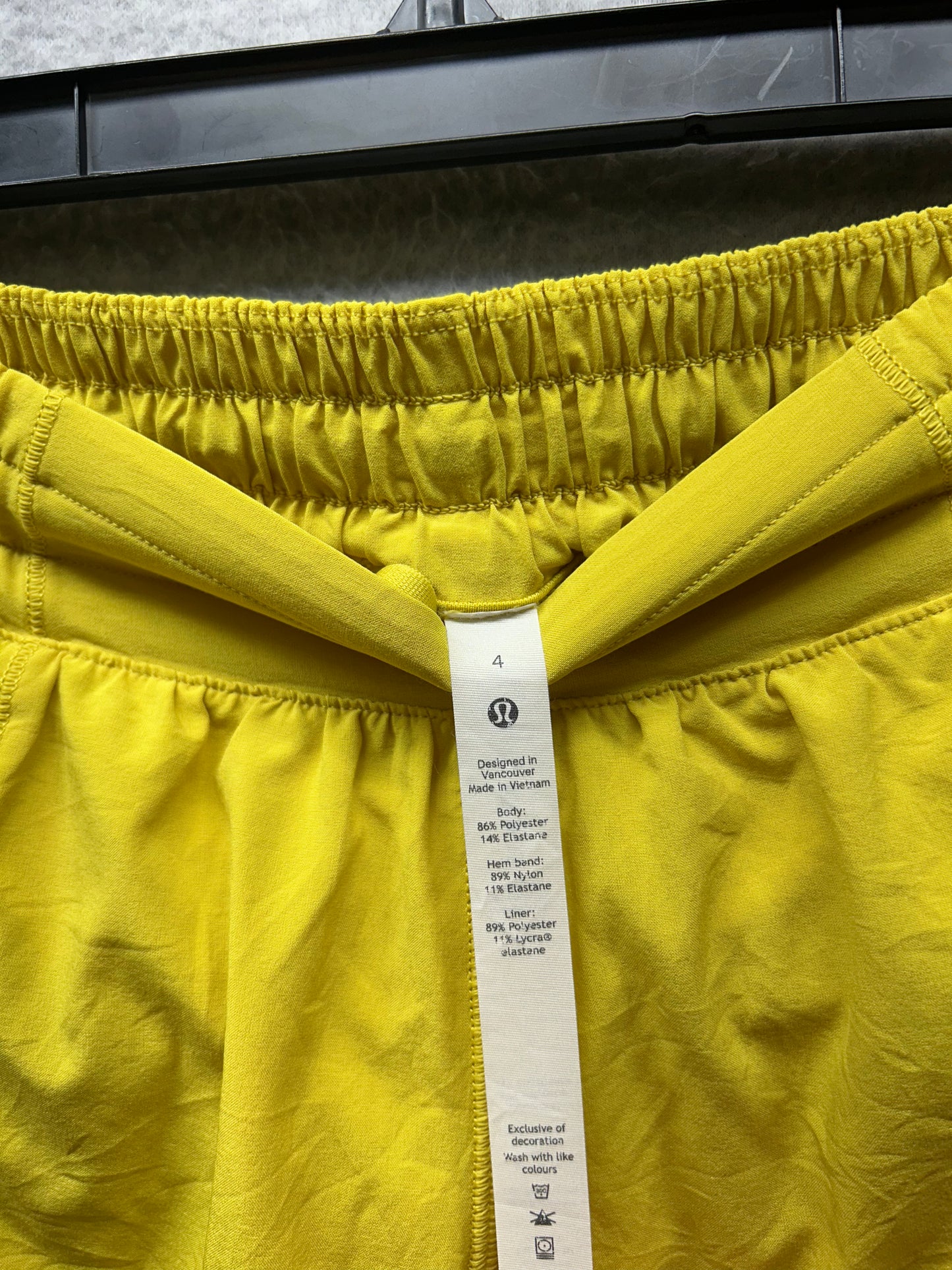 Lululemon Hotty Hot Short II 4" Size 4 Soleil
