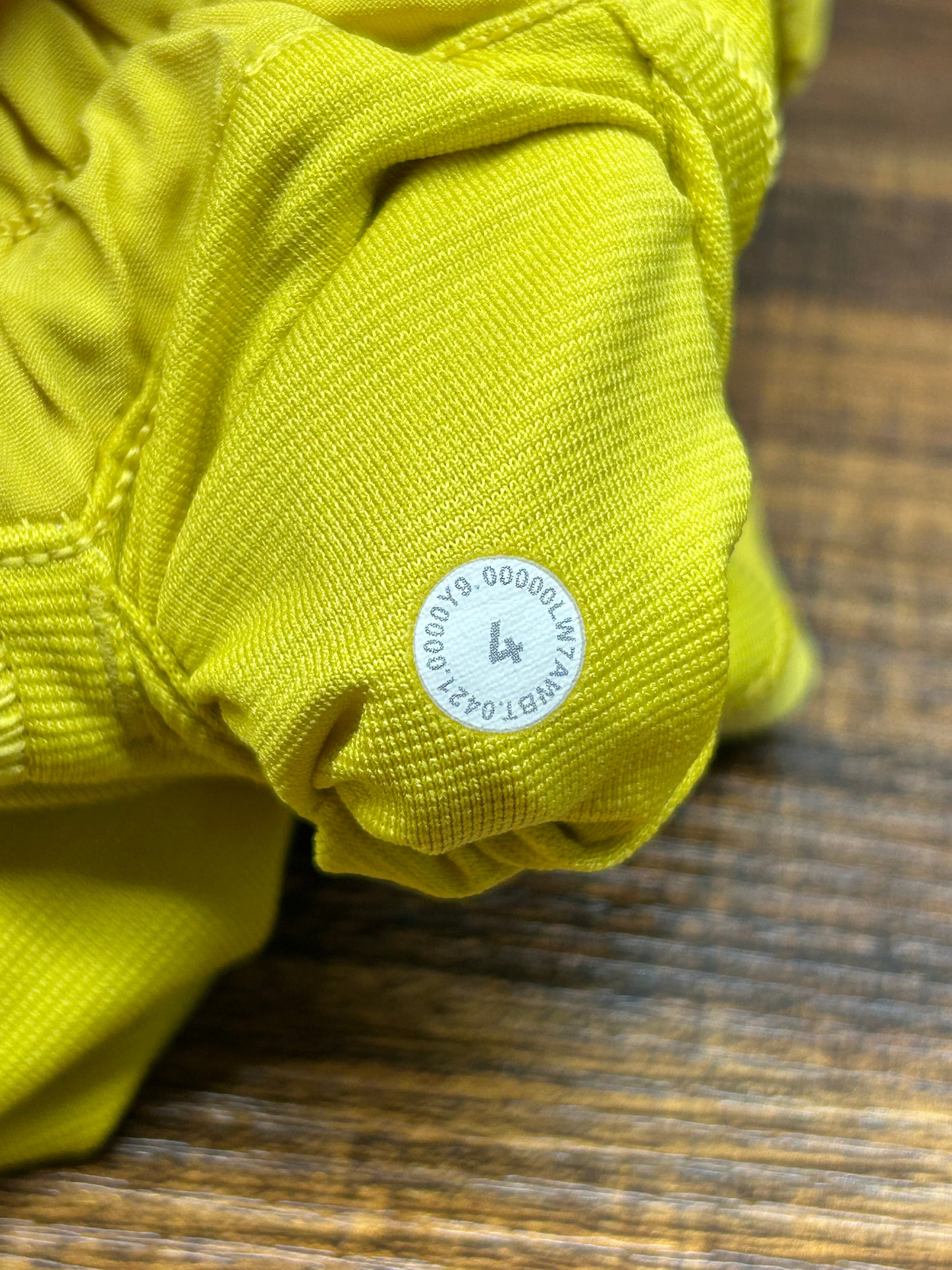 Lululemon Hotty Hot Short II 4" Size 4 Soleil