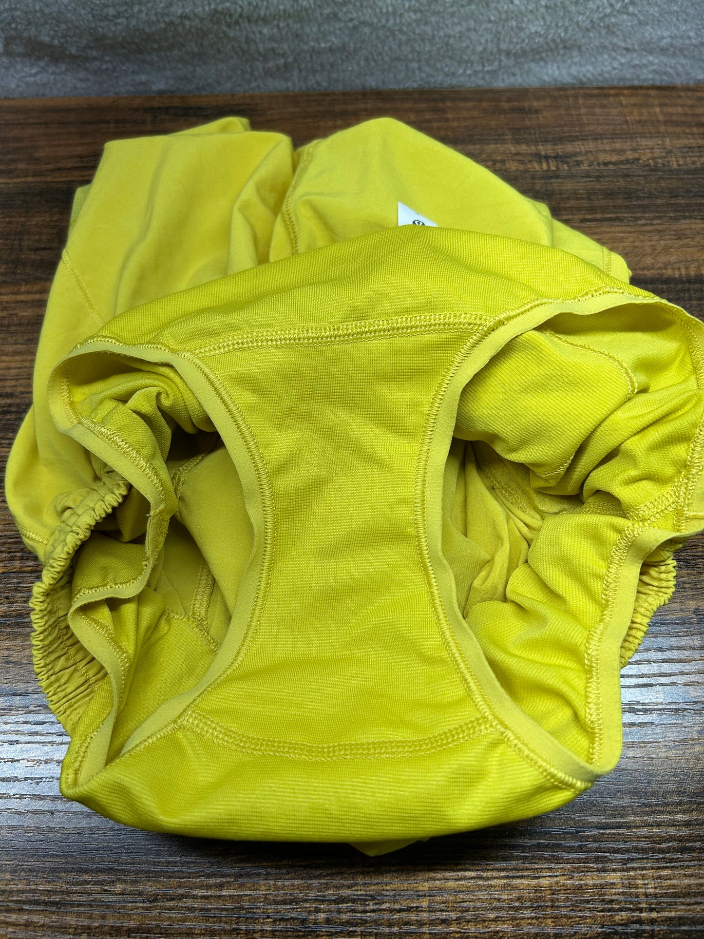 Lululemon Hotty Hot Short II 4" Size 4 Soleil