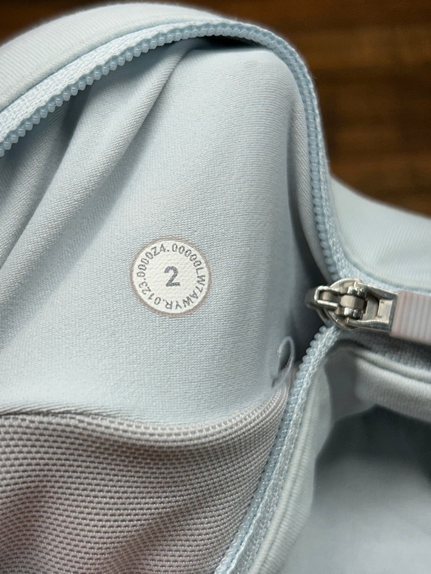 Lululemon Speed Up Short 2.5" Size 2 Blue Linen