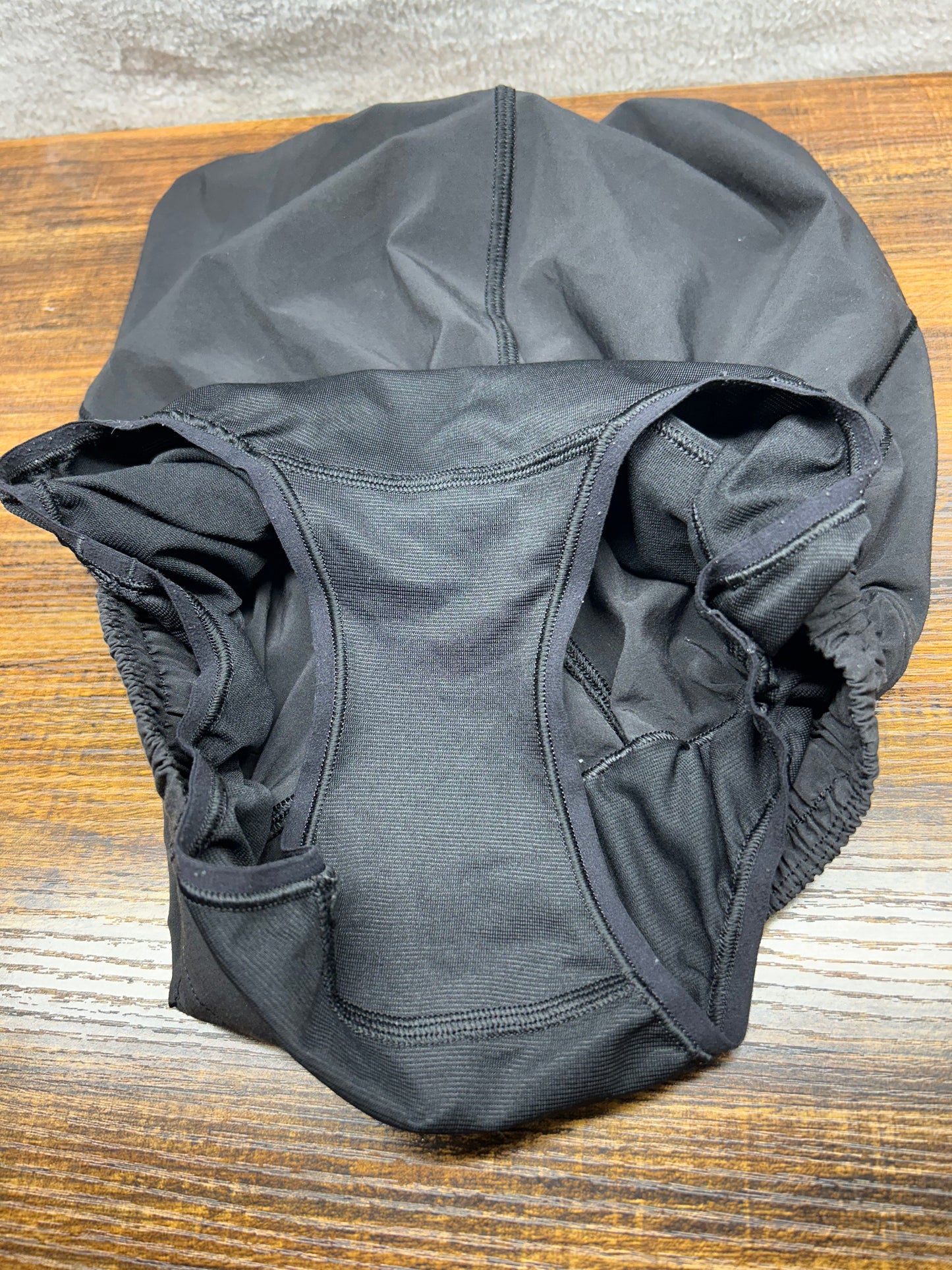Lululemon Hotty Hot Short II 2.5" Size 4 Black