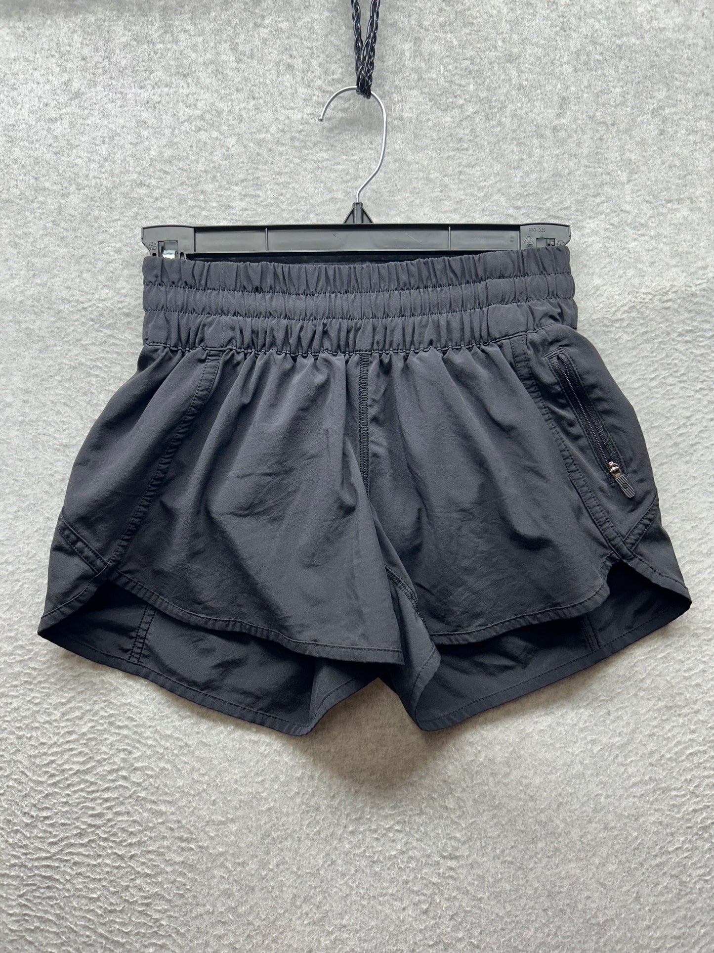 Lululemon Tracker Short V 4" Size 4 Black
