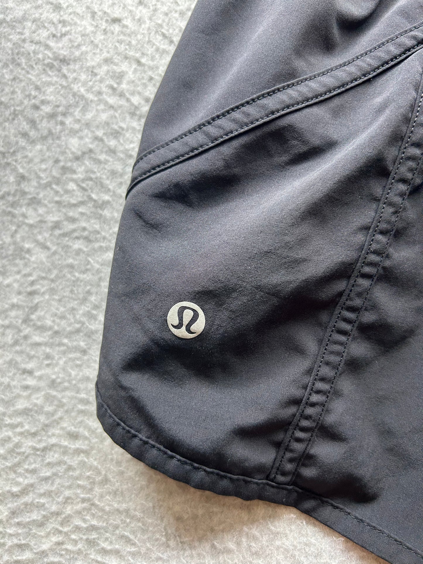 Lululemon Tracker Short V 4" Size 4 Black