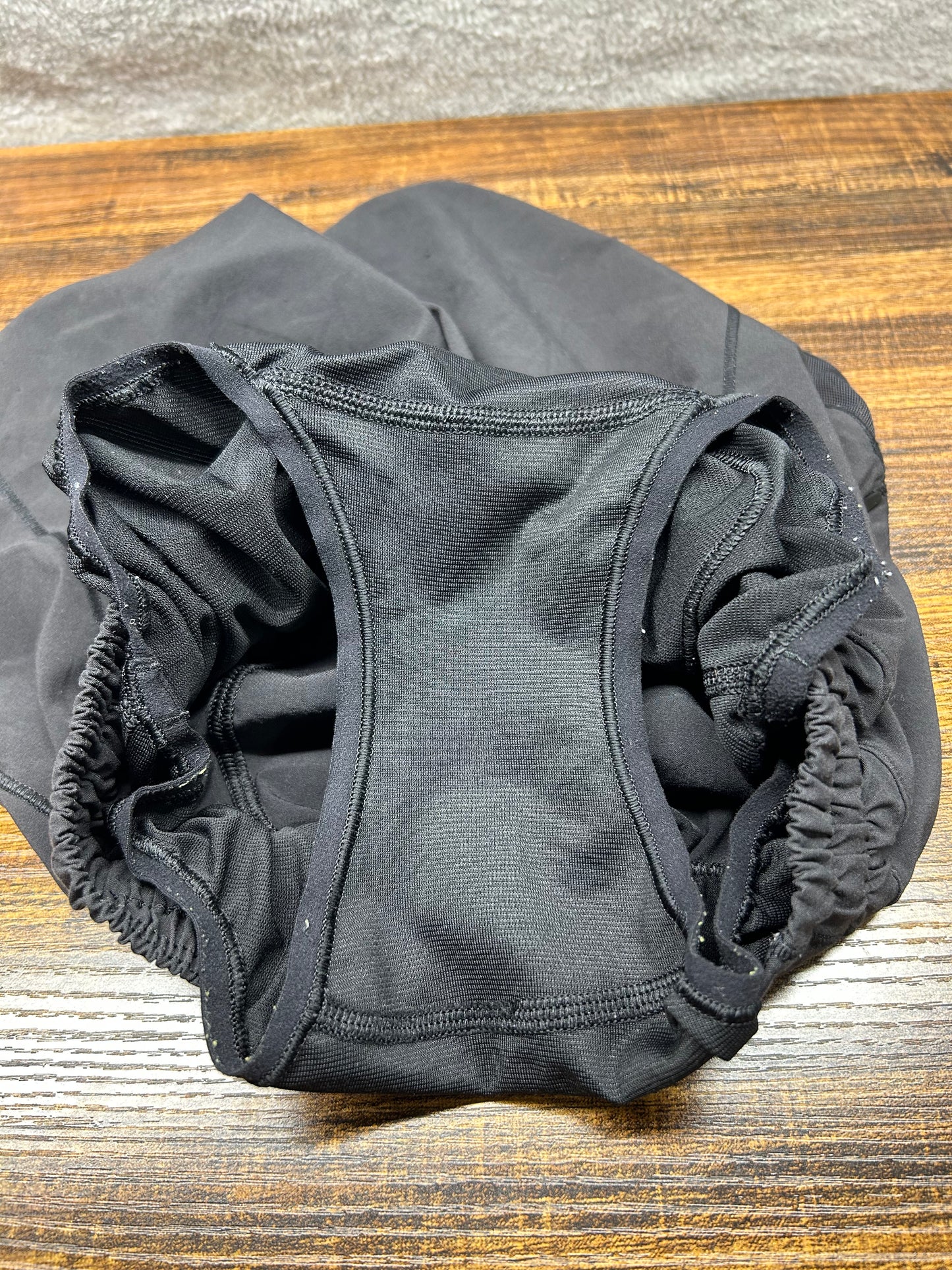 Lululemon Hotty Hot Short II 2.5" Size 0 Black