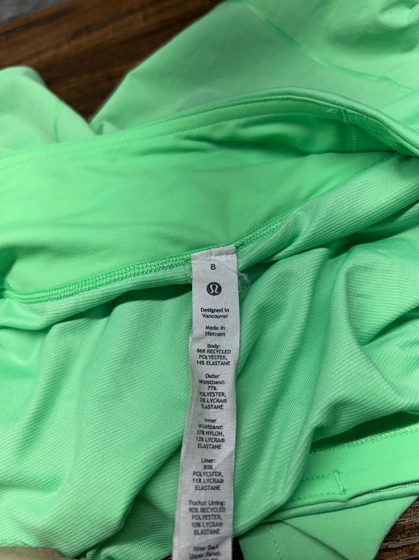 Lululemon Speed Up Mid-Rise Lined Short 4" Size 8 Pistachio