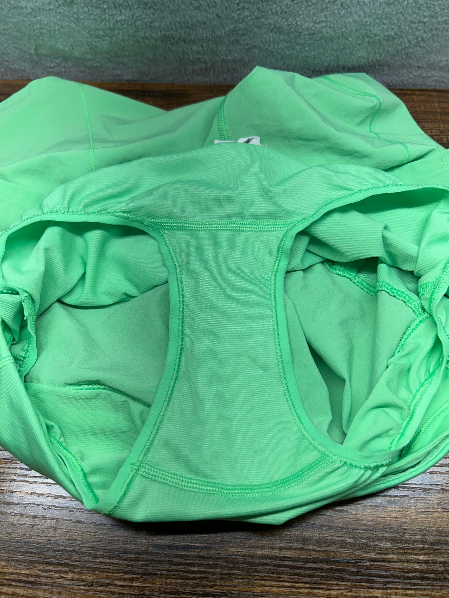 Lululemon Speed Up Mid-Rise Lined Short 4" Size 8 Pistachio