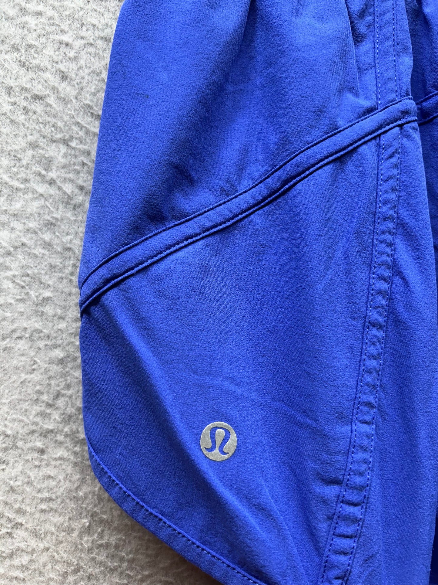 Lululemon Tracker Short V 4" Size 6 Amalfi Blue
