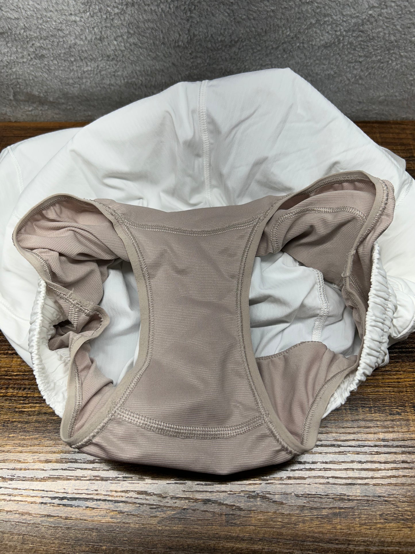Lululemon Hotty Hot Short II Long 4" Size 4 White
