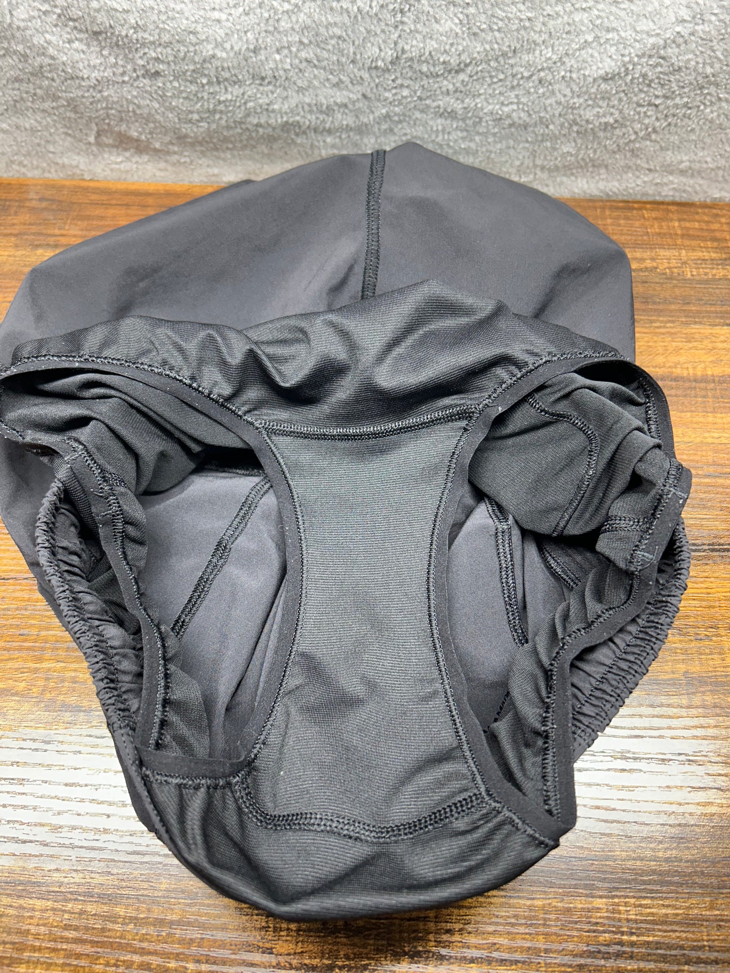 Lululemon Hotty Hot Short II 4" Size 8 Tall Black