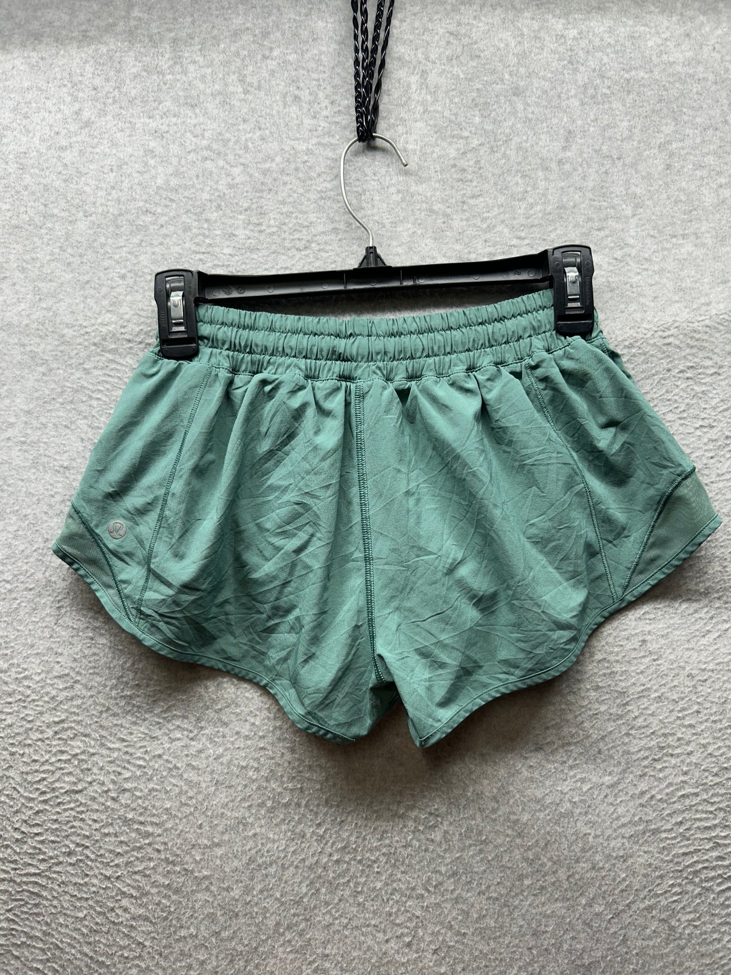 Lululemon Hotty Hot Short II 2.5" Size 6 Frosted Pine