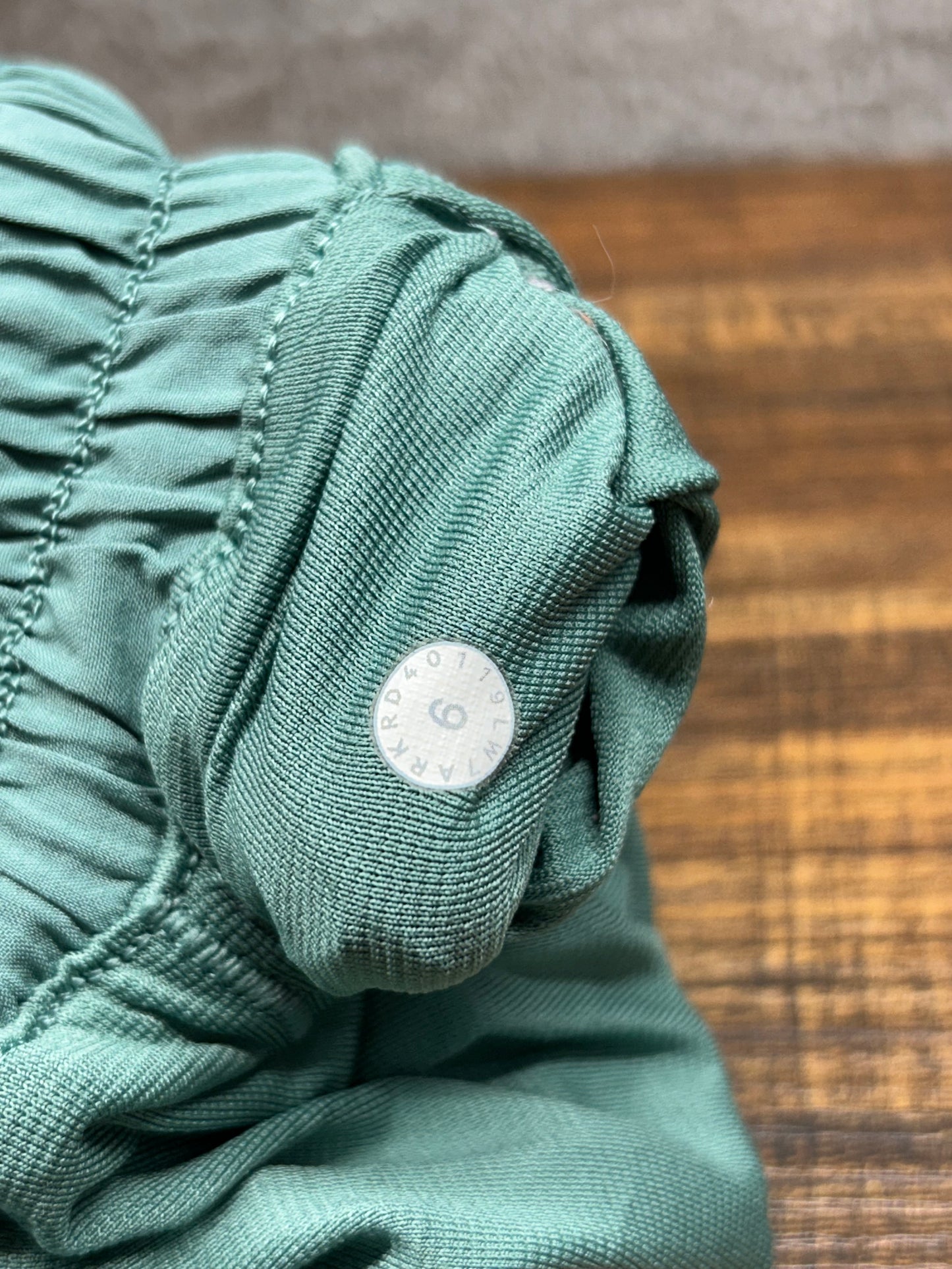 Lululemon Hotty Hot Short II 2.5" Size 6 Frosted Pine