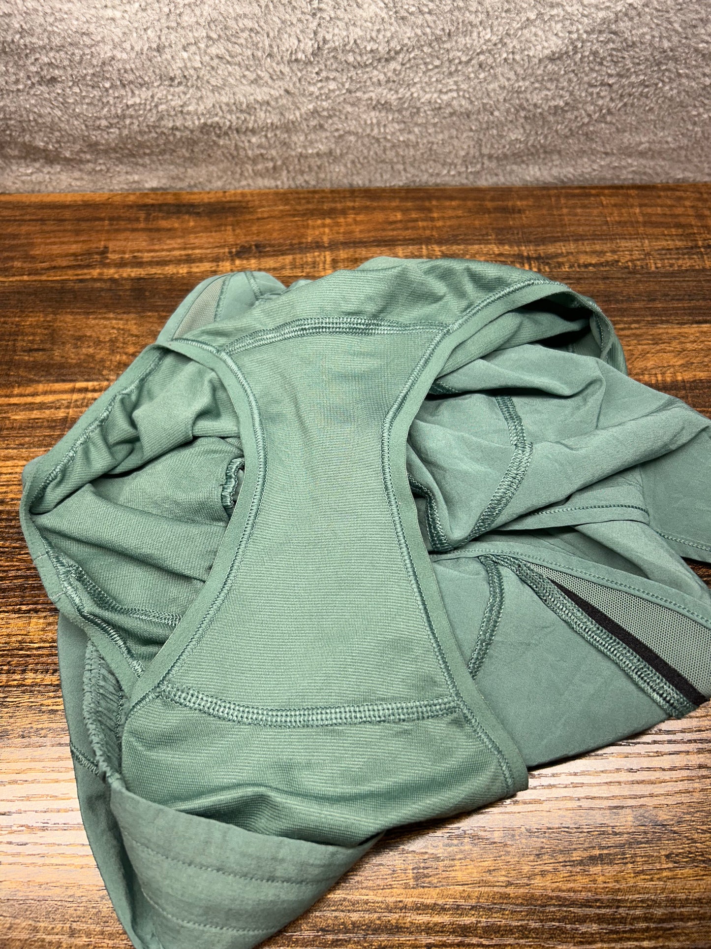 Lululemon Hotty Hot Short II 2.5" Size 6 Frosted Pine