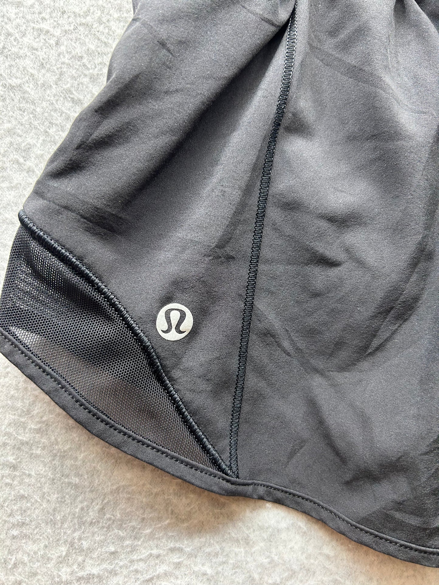 Lululemon Hotty Hot Short II 2.5" Size 6 Black