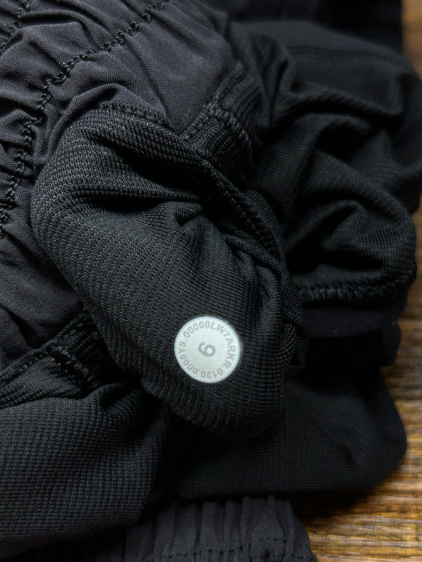 Lululemon Hotty Hot Short II 2.5" Size 6 Black