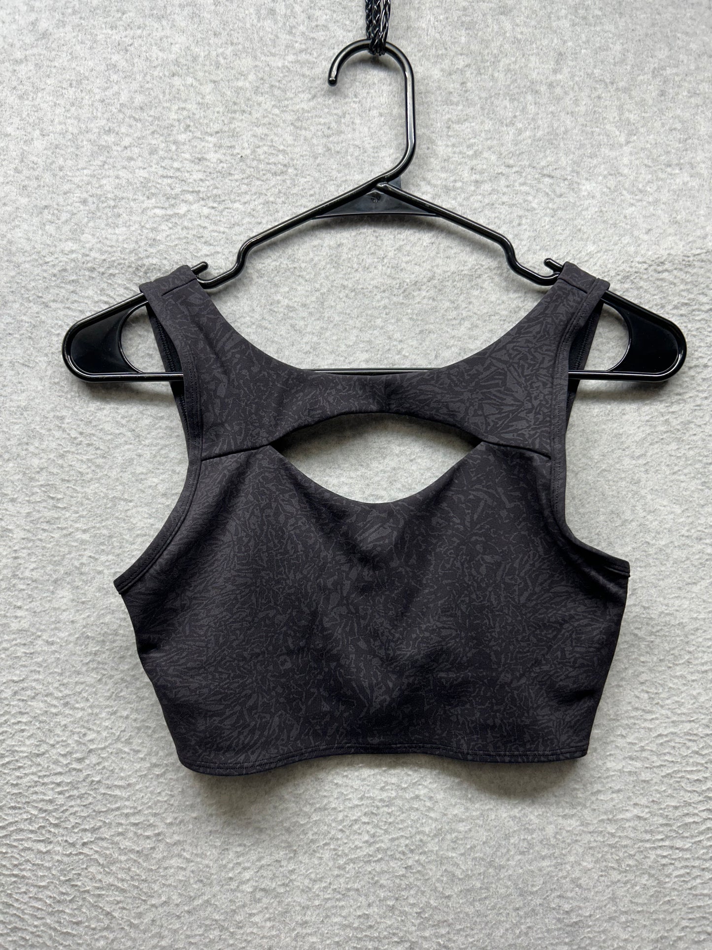 Lululemon Everlux Cut-Out Train Bra Medium Support Size 6 B/C Cups Crunch Black
