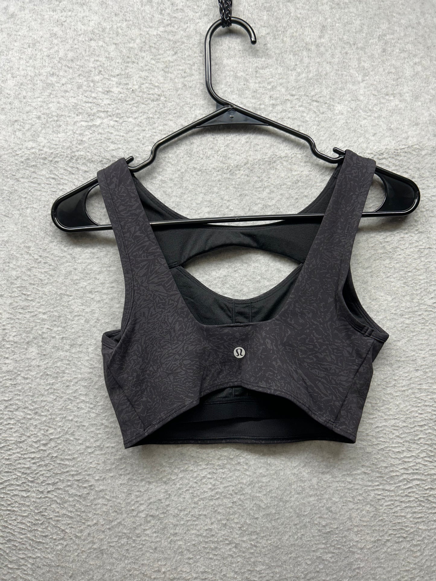 Lululemon Everlux Cut-Out Train Bra Medium Support Size 6 B/C Cups Crunch Black
