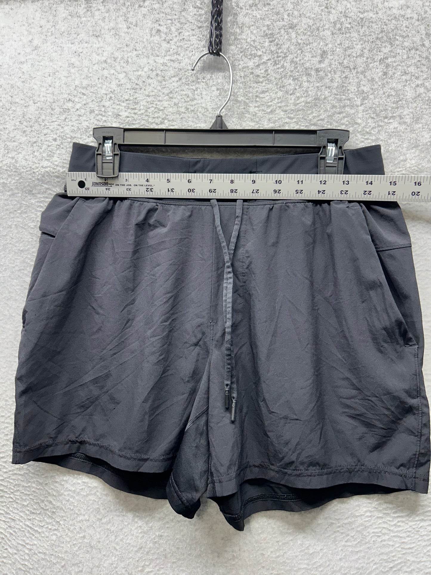 Lululemon T.H.E. Short Linerless 5.5" Size Medium Black
