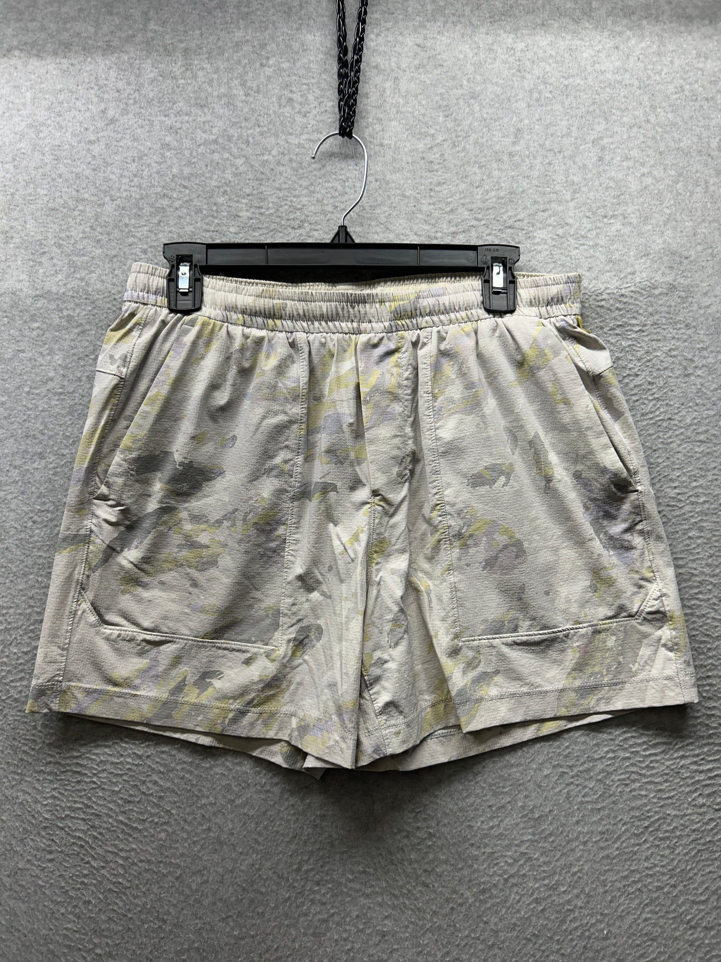 Lululemon Bowline Short 5" Mesh Size Medium Variegated Bloom Finch Yellow Multi