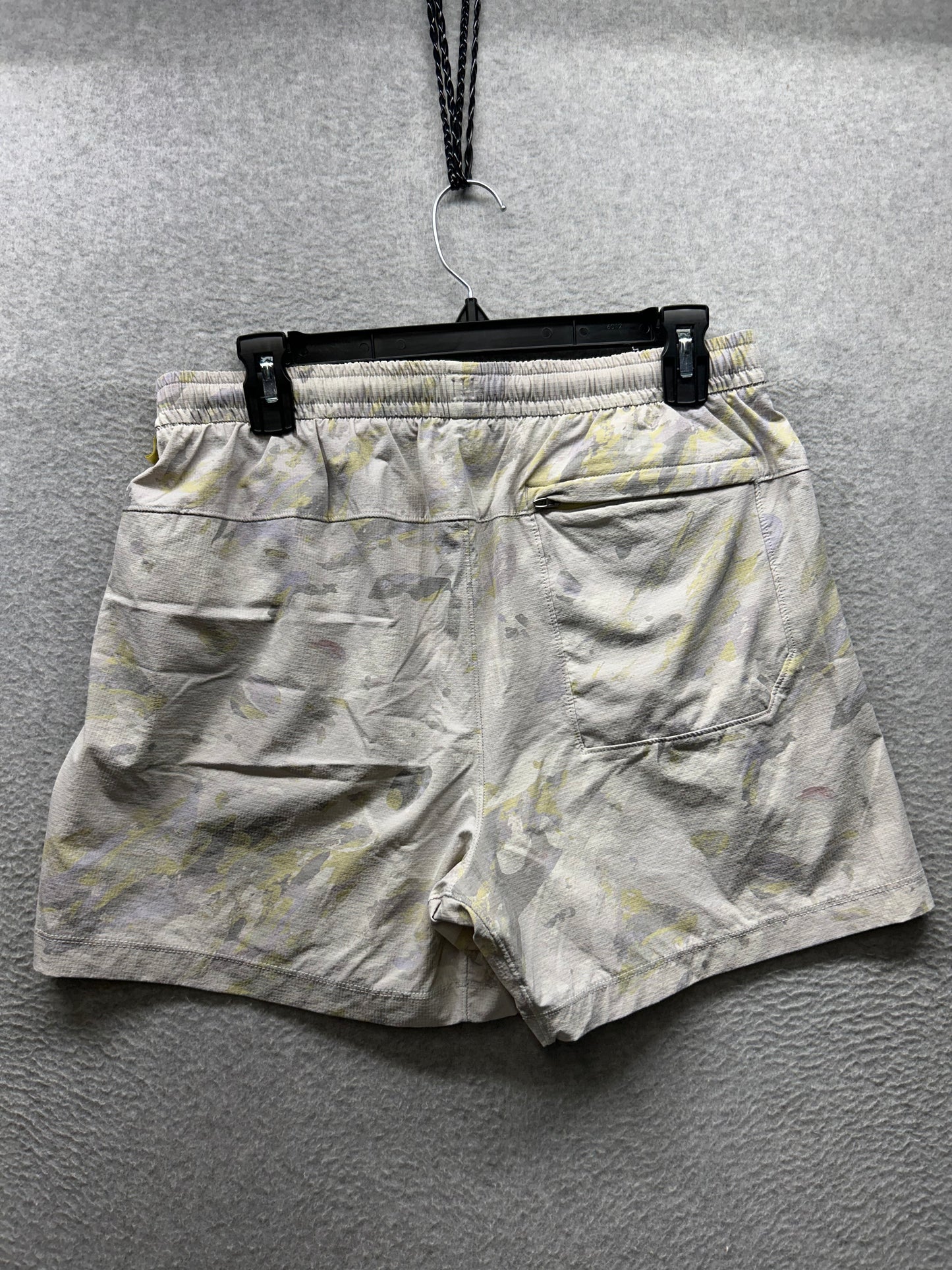 Lululemon Bowline Short 5" Mesh Size Medium Variegated Bloom Finch Yellow Multi