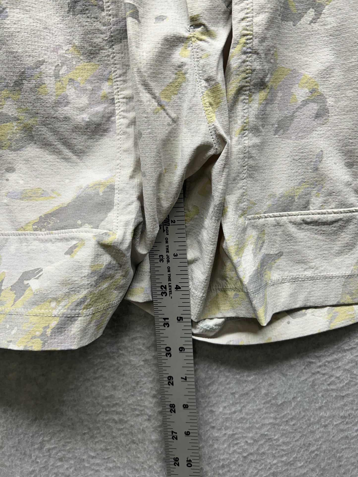 Lululemon Bowline Short 5" Mesh Size Medium Variegated Bloom Finch Yellow Multi