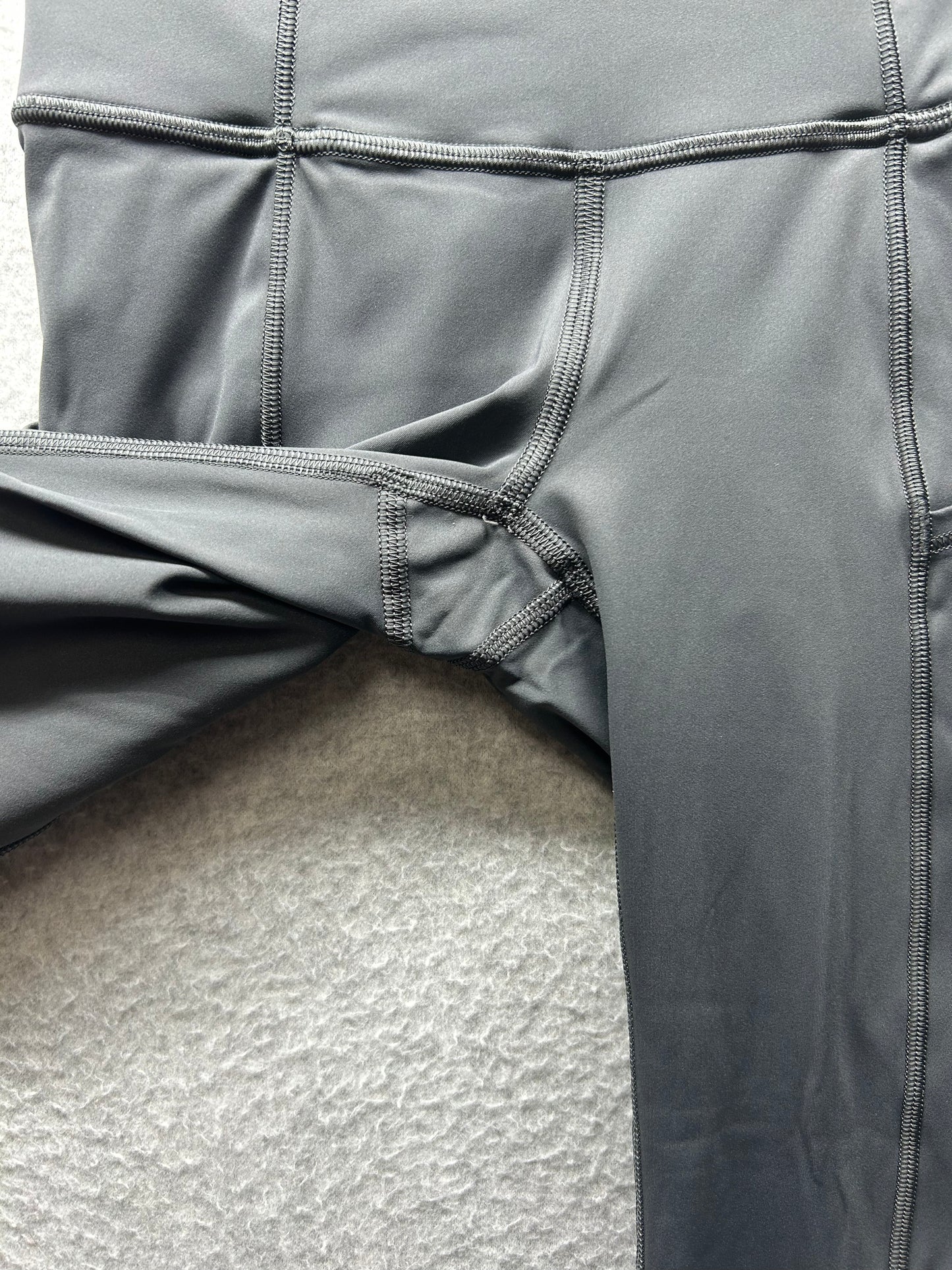 Lululemon Fast and Free Crop II 18" Size 0 Non-Reflective Graphite Grey
