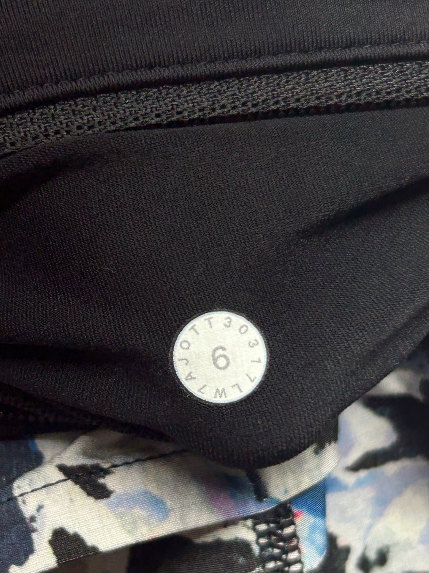 Lululemon Speed Up Short Long 4" Size 6 Culture Clash Multi Black