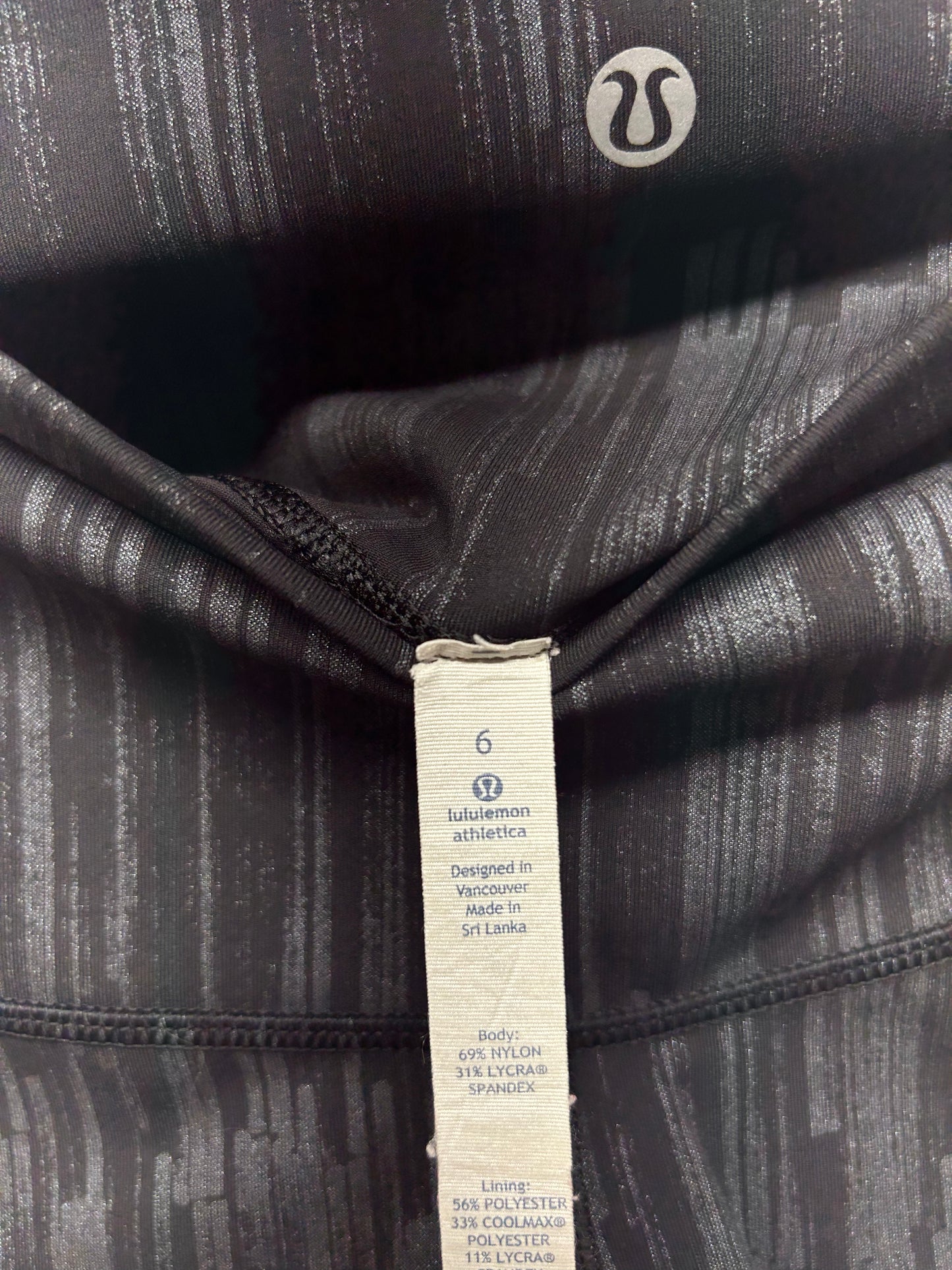 Lululemon Boogie Short Luxtreme Roll Down Size 6 Scratch Match Black Multi