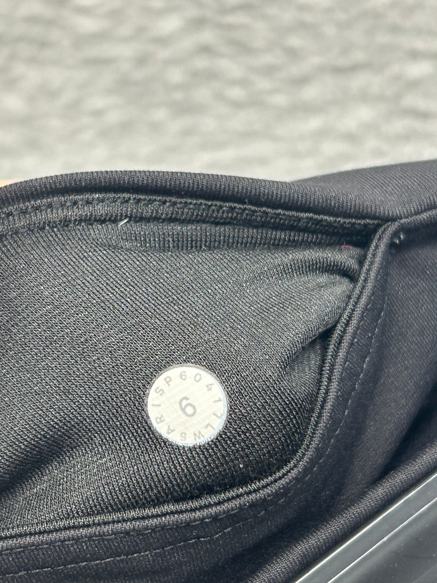 Lululemon Tied To It 7/8 Tight 25" Size 6 Black