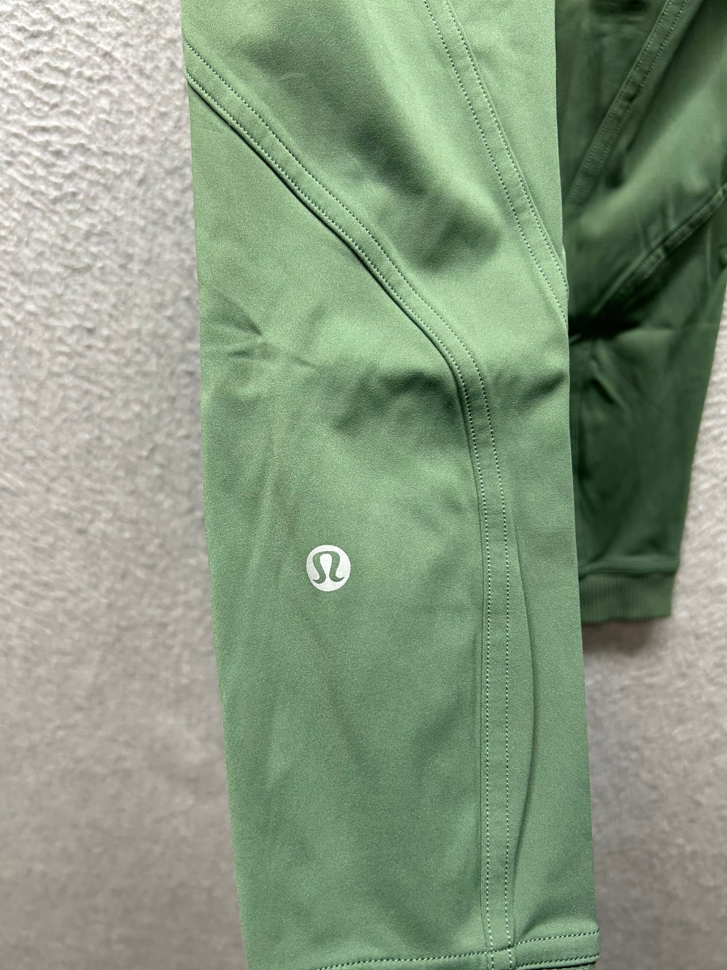 Lululemon Train Free High-Rise Crop 22" Size 0 Algae Green