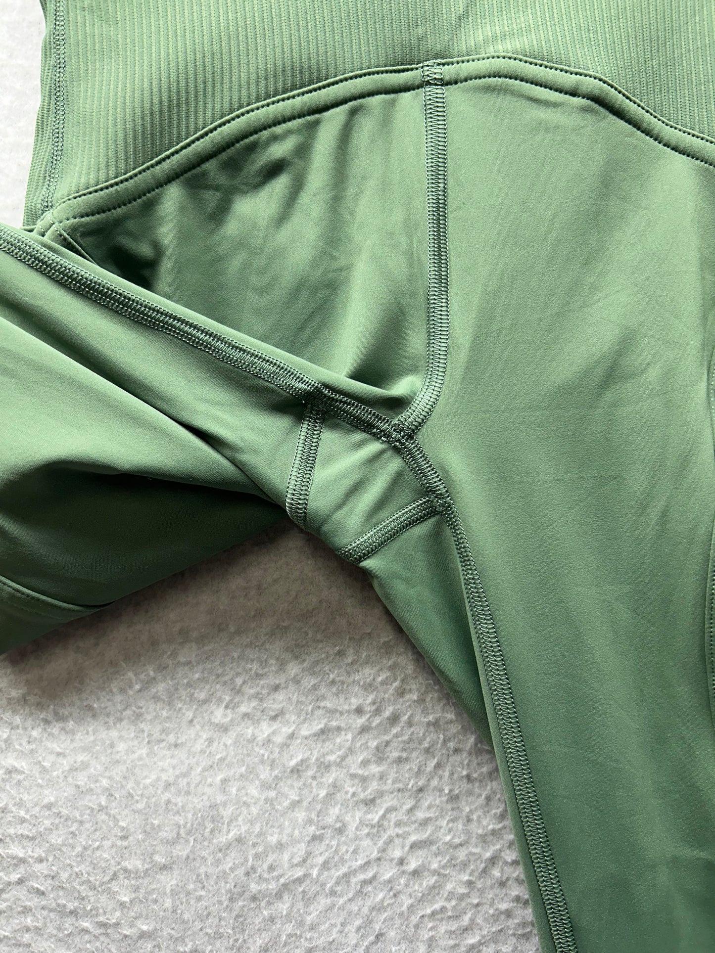 Lululemon Train Free High-Rise Crop 22" Size 0 Algae Green