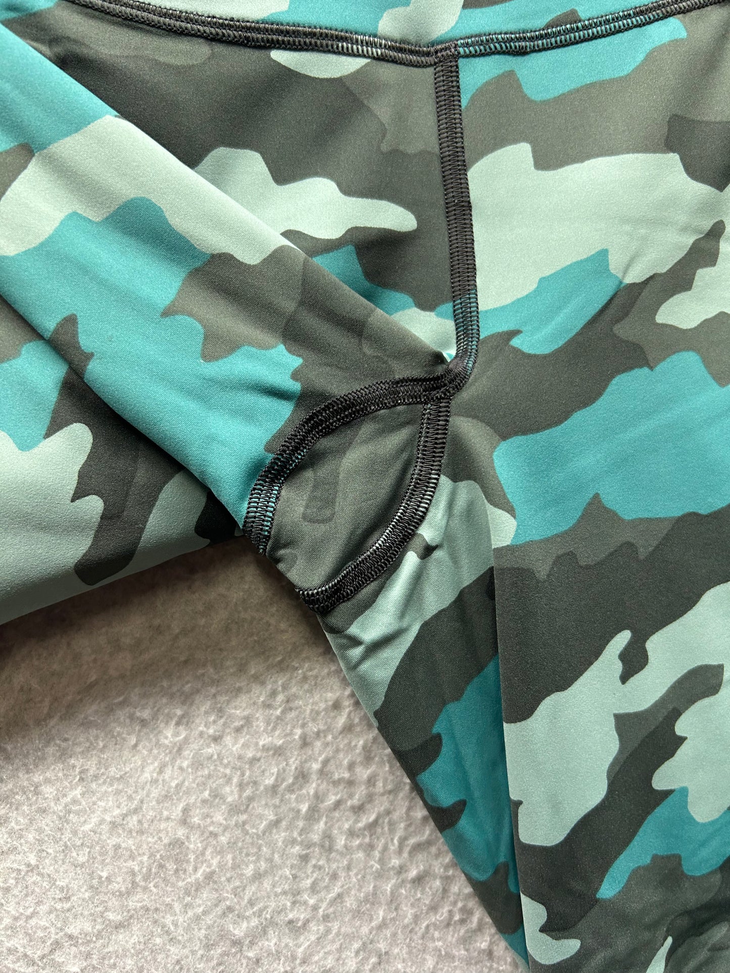 Lululemon Base Pace High-Rise Crop 22" Size 6 Heritage 365 Camo Tidewater Teal Multi