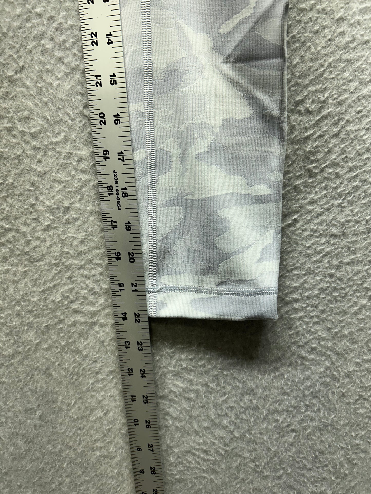 Lululemon Wunder Under Crop Luxtreme 22" Size 2 Incognito Camo Jacquard Alpine White Starlight