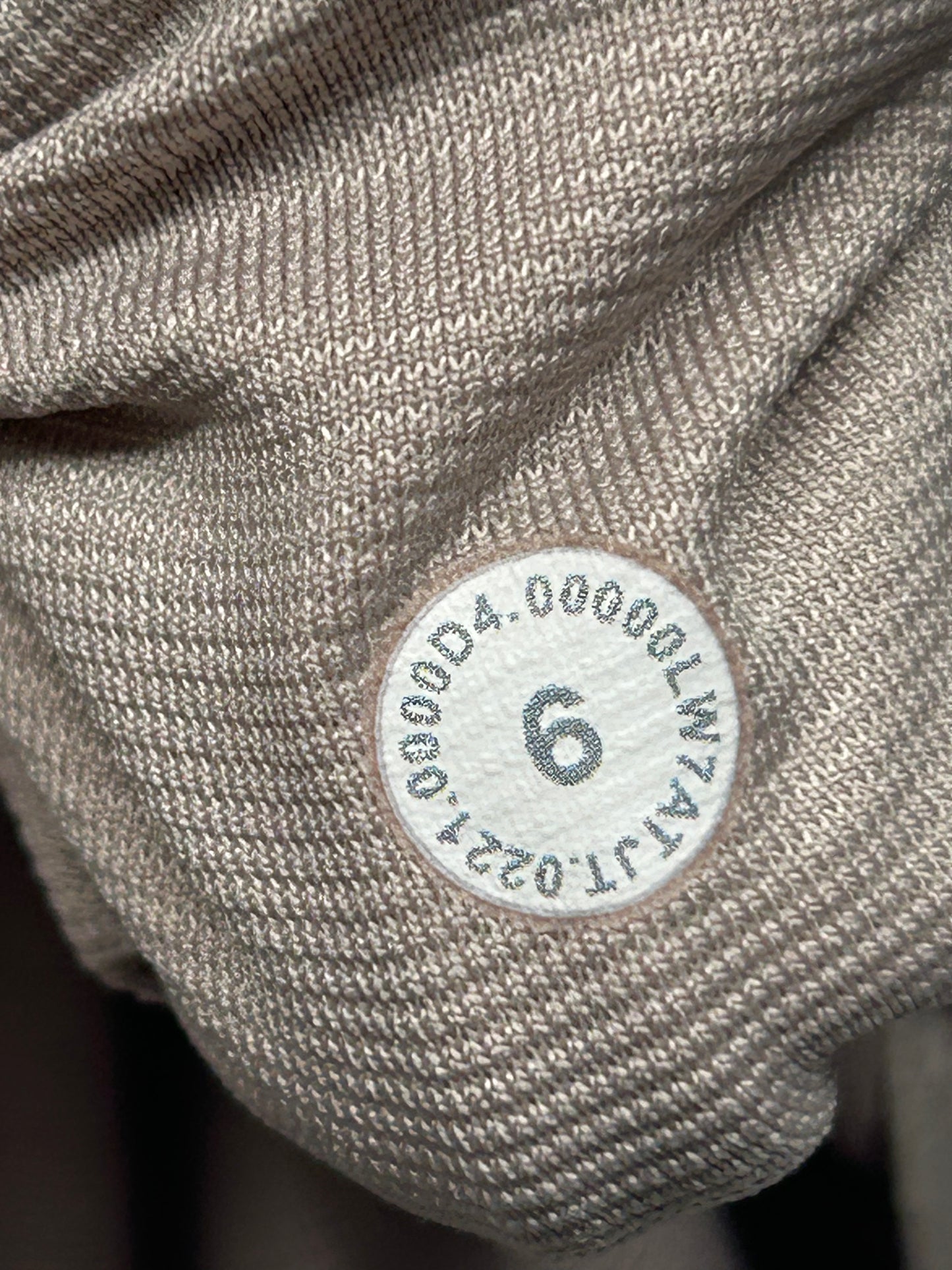 Lululemon Hotty Hot Short II Long 4" Size 6 White