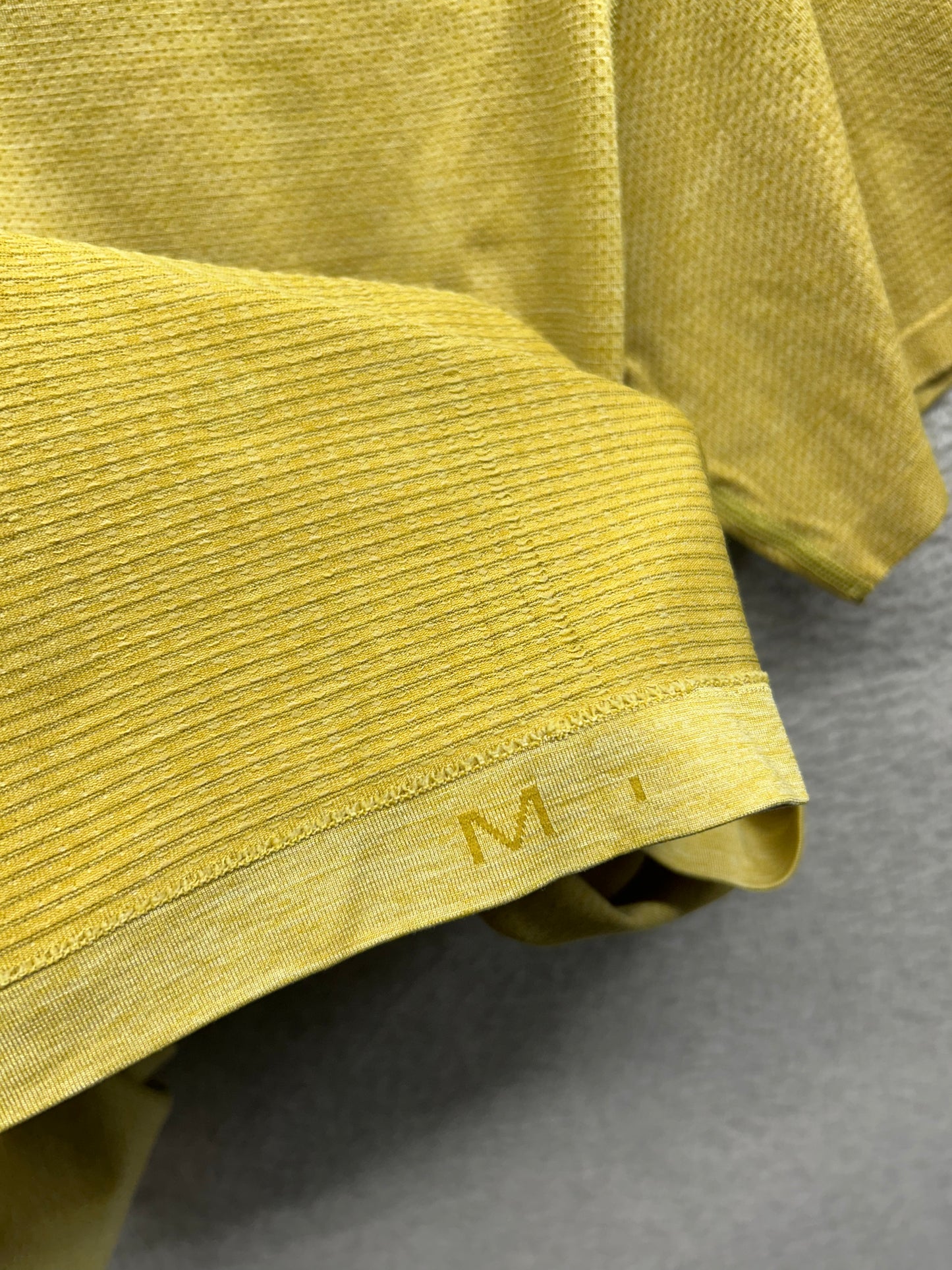 Lululemon Metal Vent Tech Short Sleeve 2.0 Mens Size Medium Fools Gold