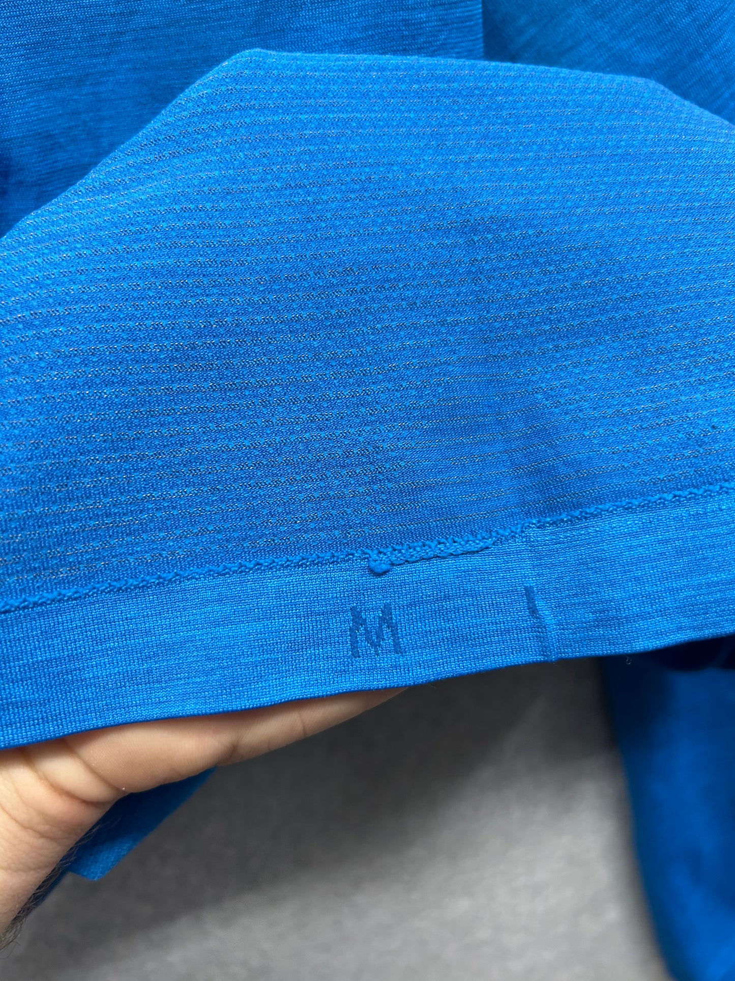 Lululemon Metal Vent Tech Henley Long Sleeve Size Medium Blue