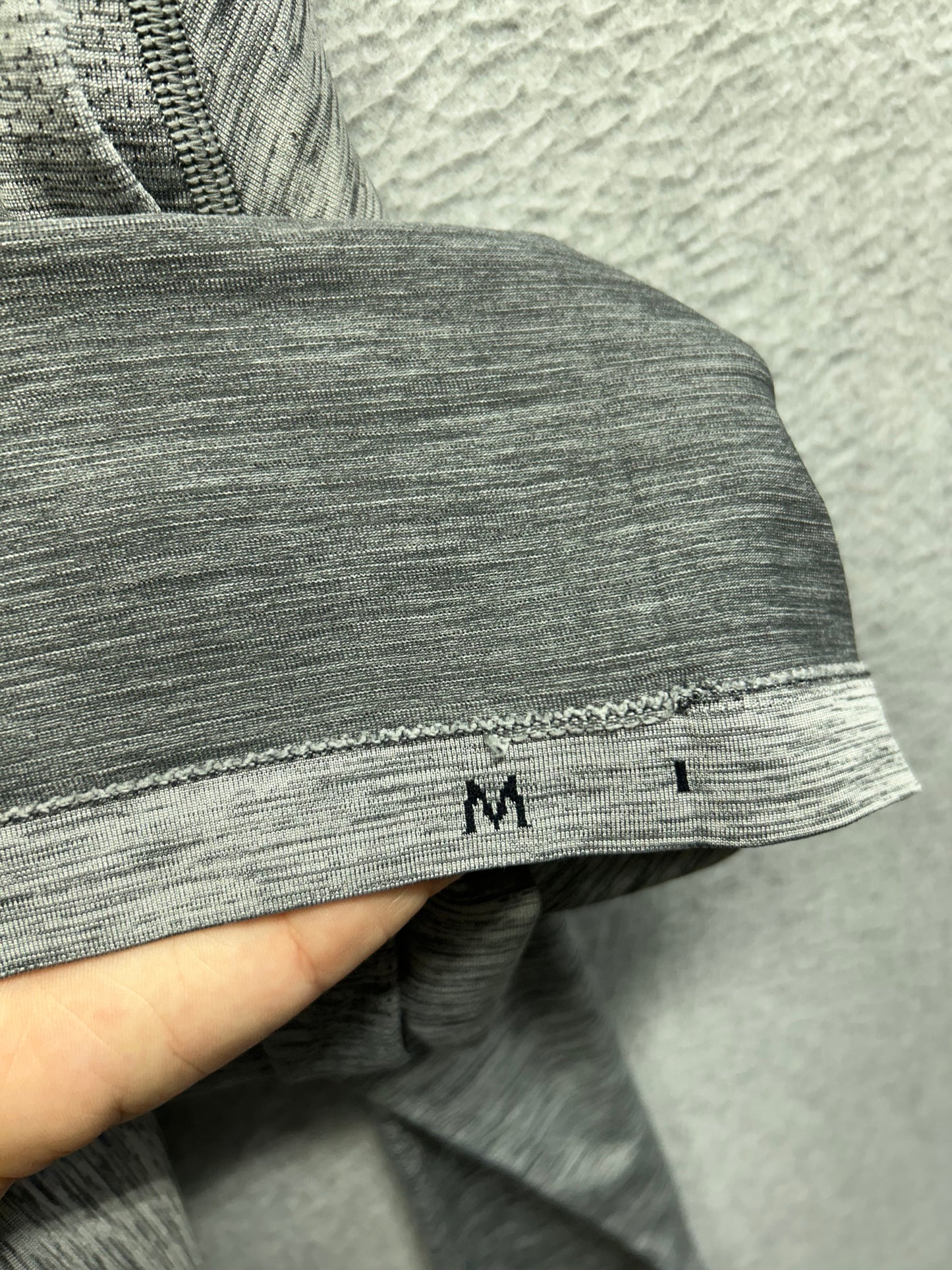 Lululemon Metal Vent Tech Long Sleeve Size Medium Slate Gray