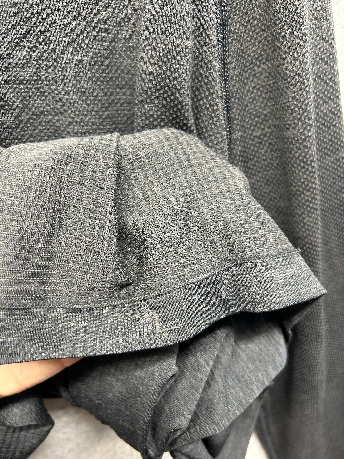Lululemon Metal Vent Tech Long Sleeve Size Large Black