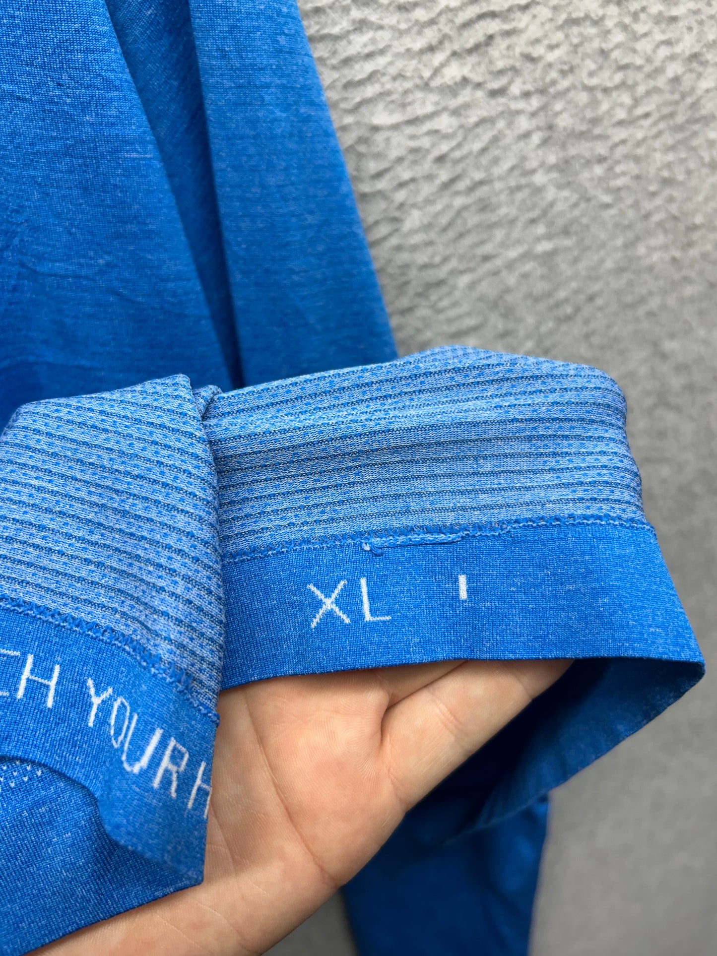 Lululemon Metal Vent Tech 1/2 Zip Hoodie Size XL Blue