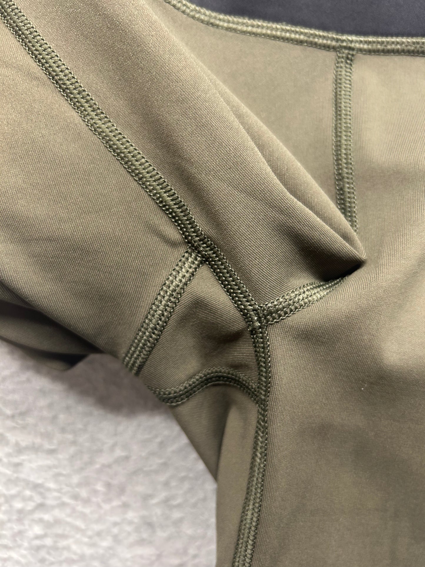 Lululemon Smooth Stride Crop Size 4 Dark Olive