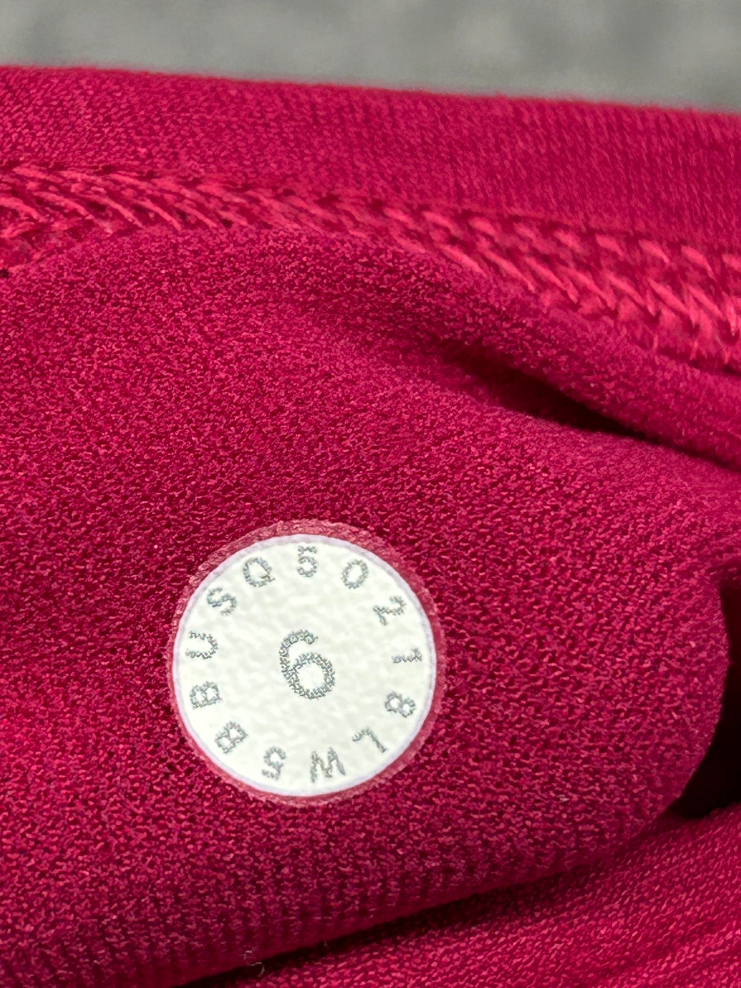 Lululemon Reveal Tight Interconnect 25" Size 6 Ruby Red
