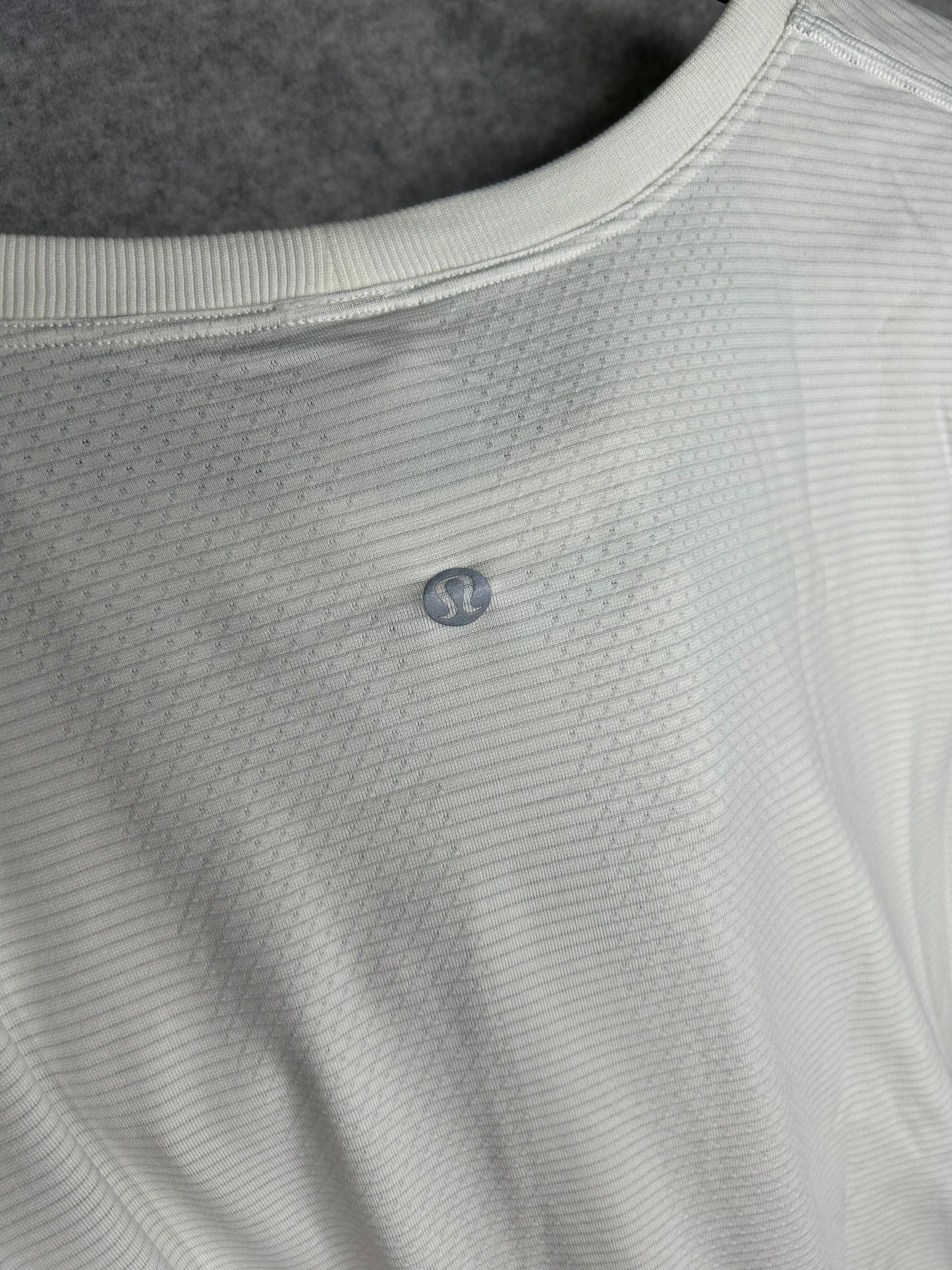 Lululemon Swiftly Tech Short Sleeve Scoop Size 12 Heathered White