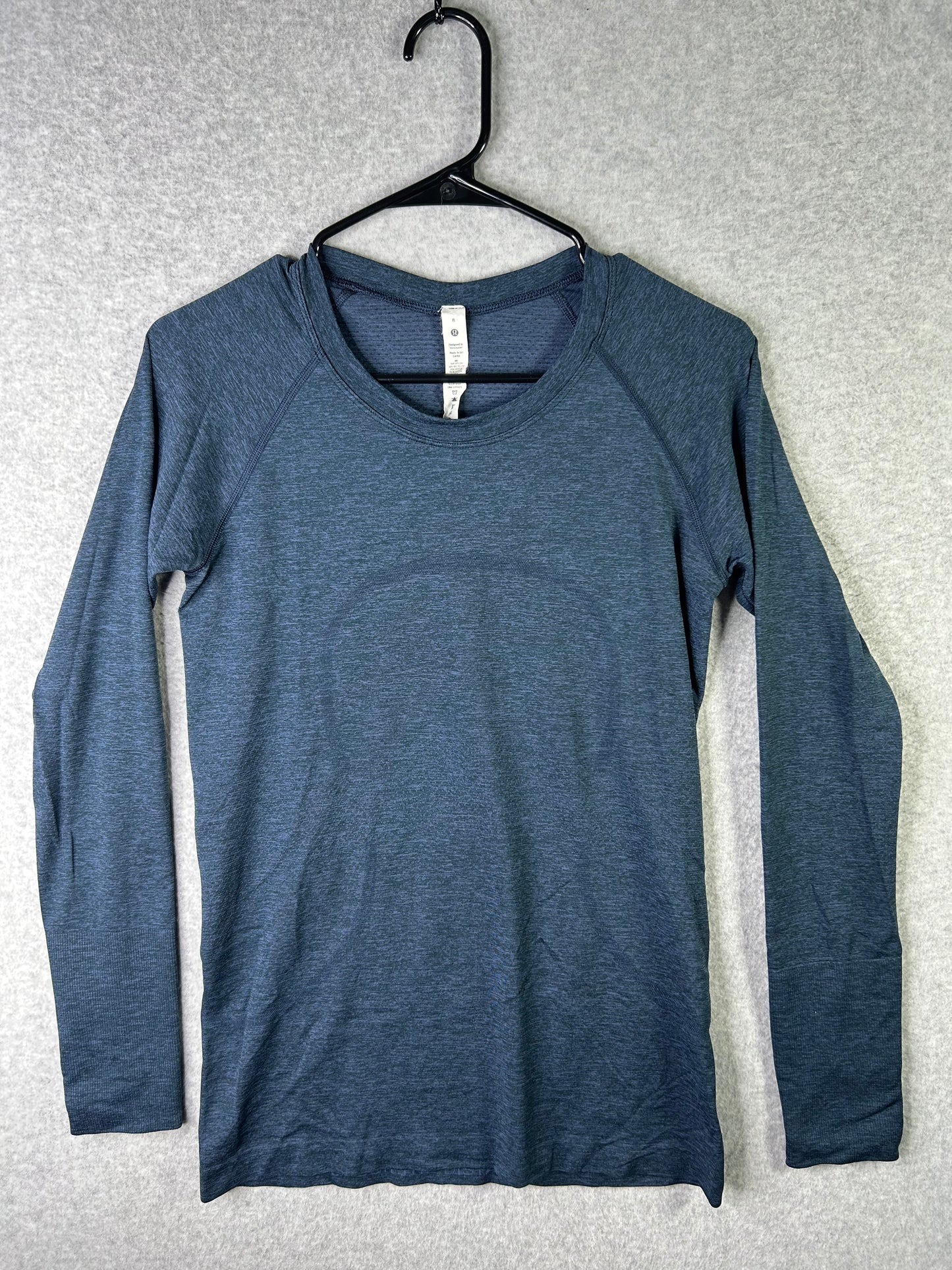 Lululemon Swiftly Tech Long Sleeve Crew Size 8 Black / Sapphire Blue