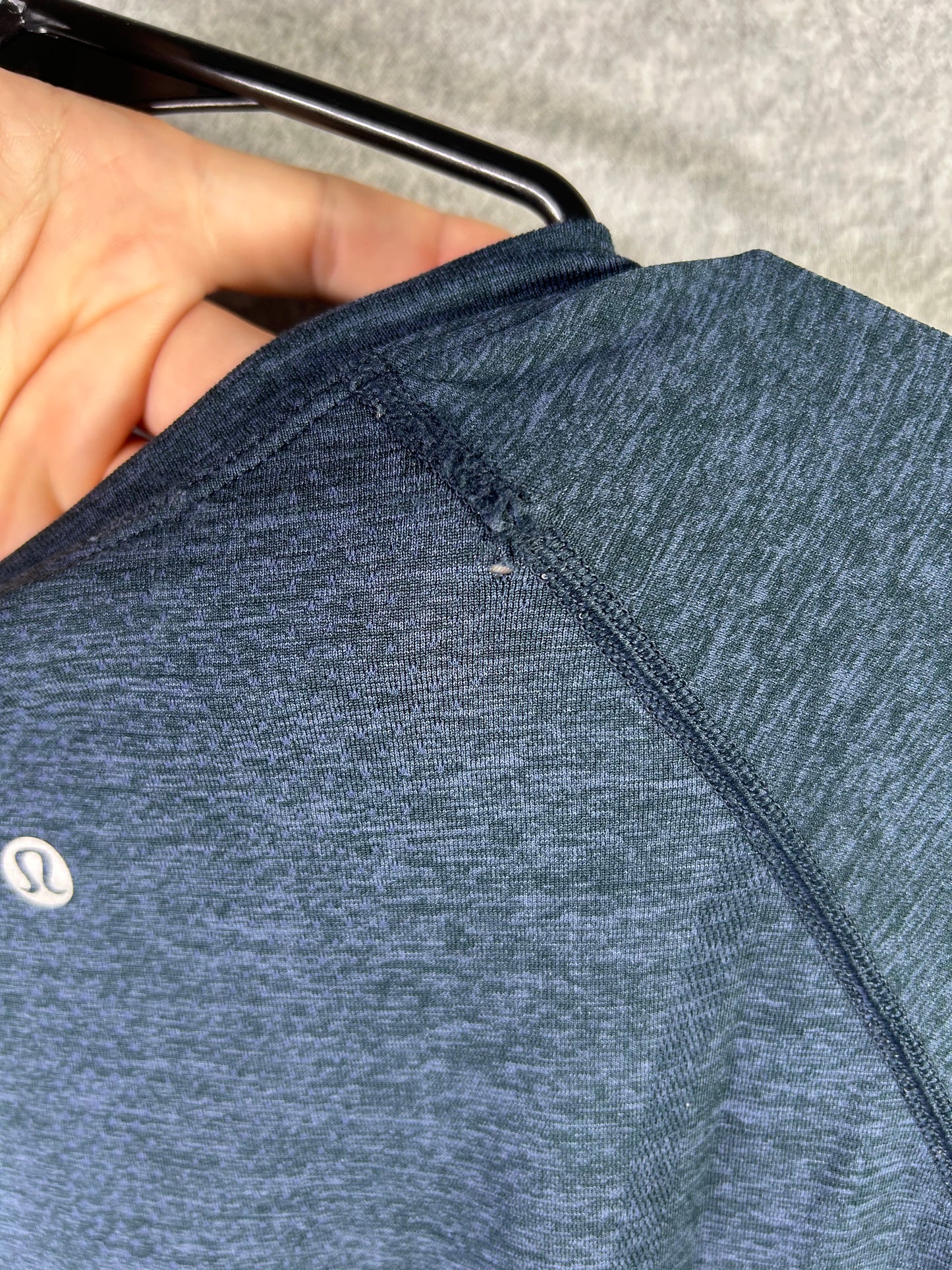 Lululemon Swiftly Tech Long Sleeve Crew Size 8 Black / Sapphire Blue