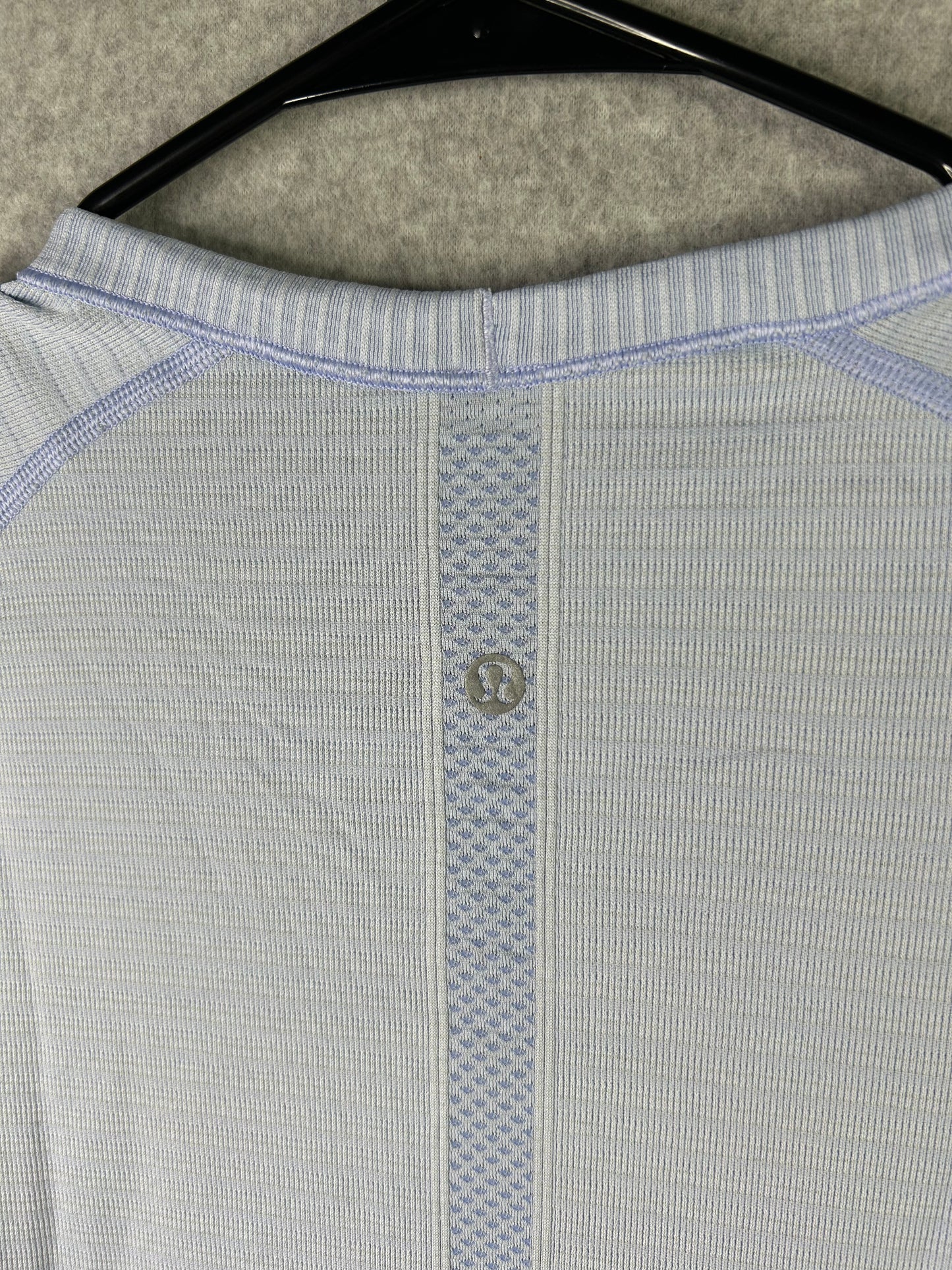 Lululemon Swiftly Tech Short Sleeve Crew Size 6 Heathered Chalk