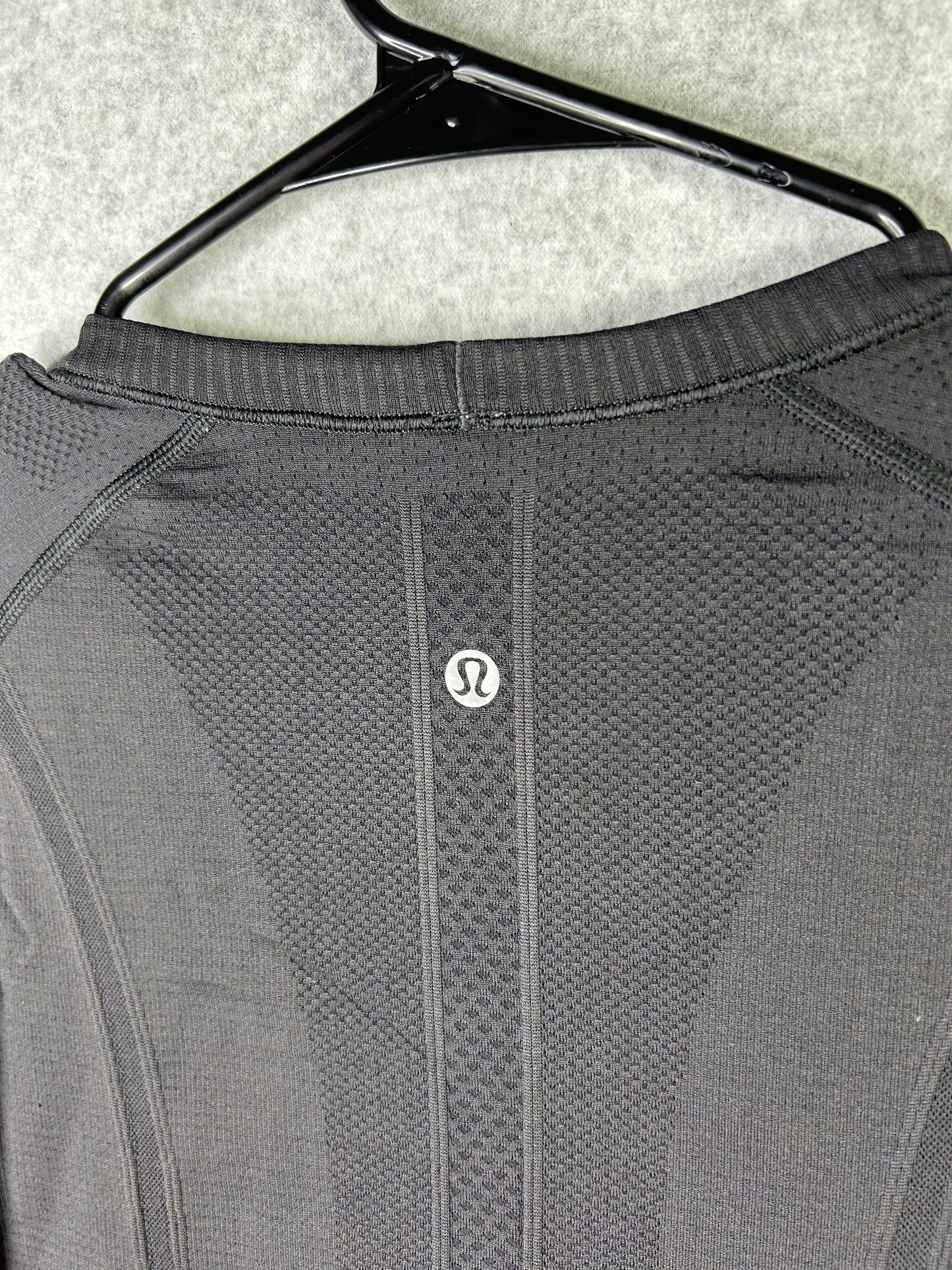 Lululemon Swiftly Tech Long Sleeve Crew Size 10 White / Black Gradient