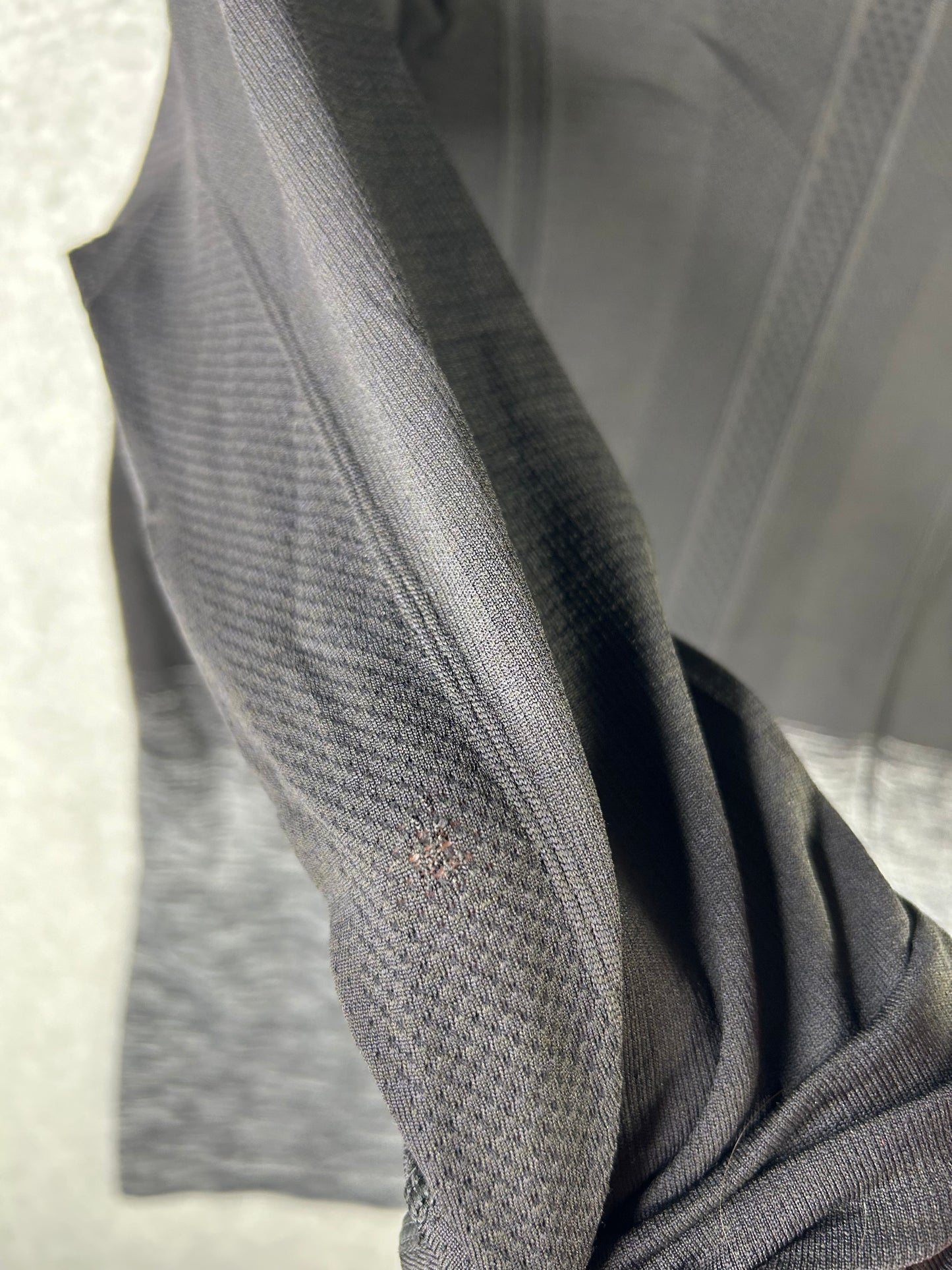 Lululemon Swiftly Tech Long Sleeve Crew Size 10 White / Black Gradient