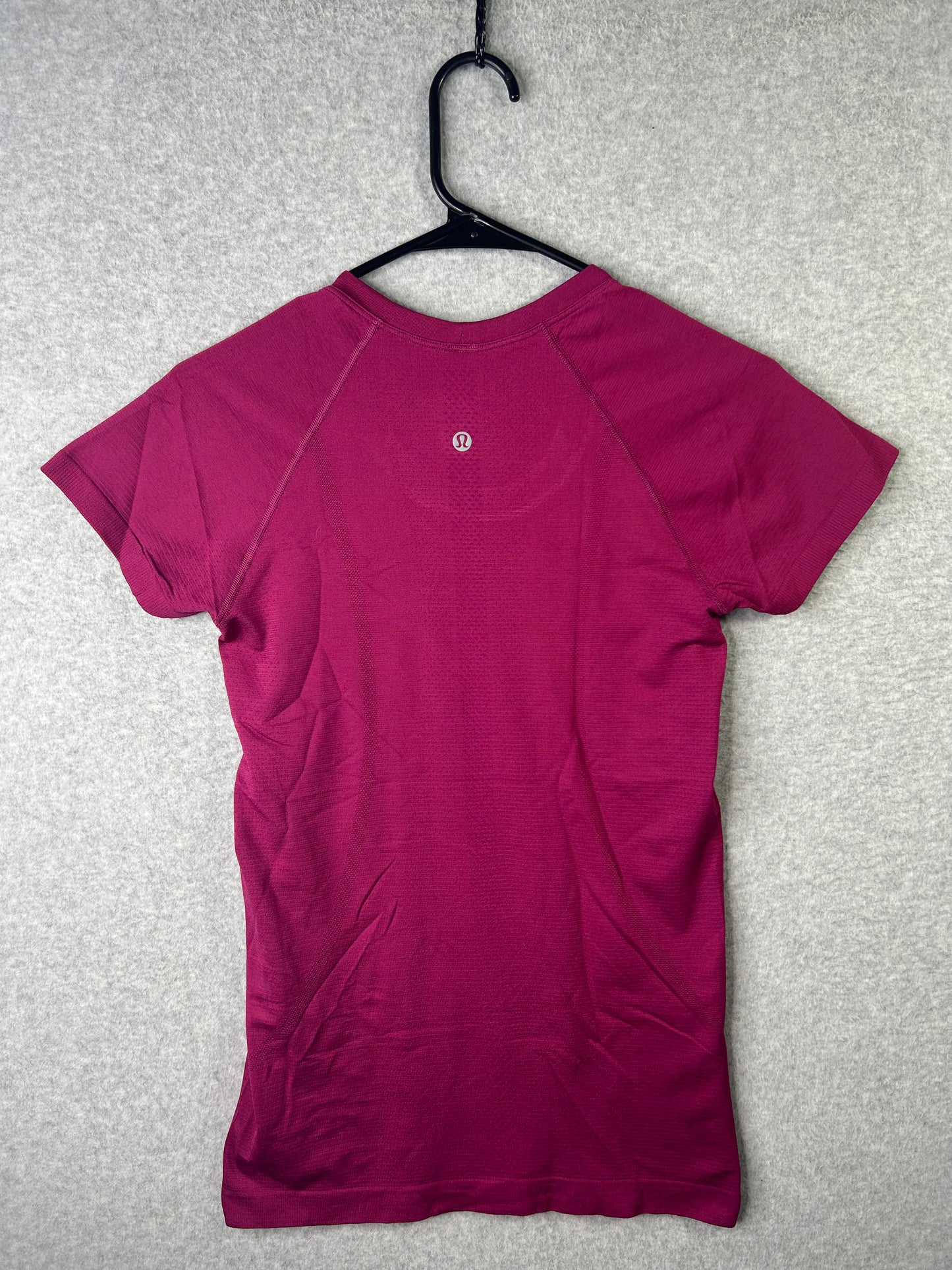 Lululemon Run: Swiftly Tech Short Sleeve Size 6 Plum