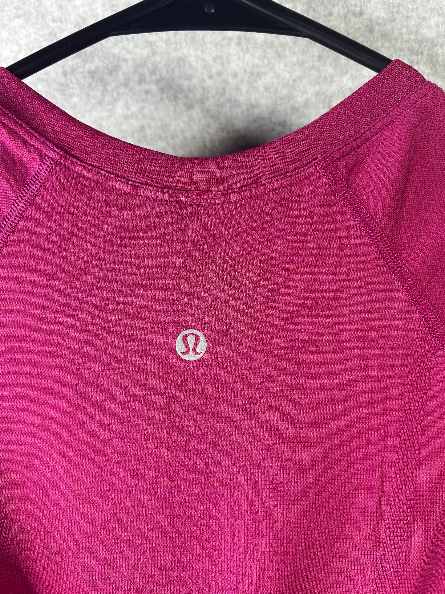 Lululemon Run: Swiftly Tech Short Sleeve Size 6 Plum