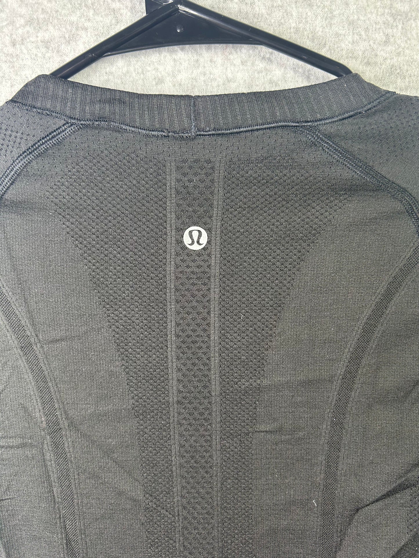 Lululemon Swiftly Tech Racerback Tank Top 2.0 Size 6 Tetra Stripe Asphalt Grey