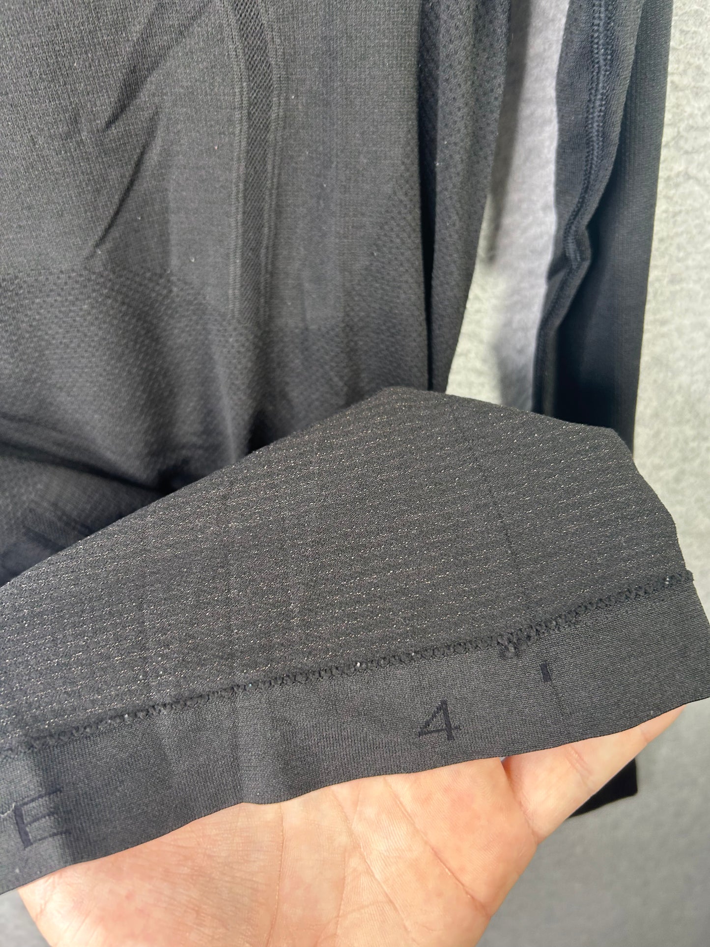 Lululemon Swiftly Tech Long Sleeve Crew Size 4 Black